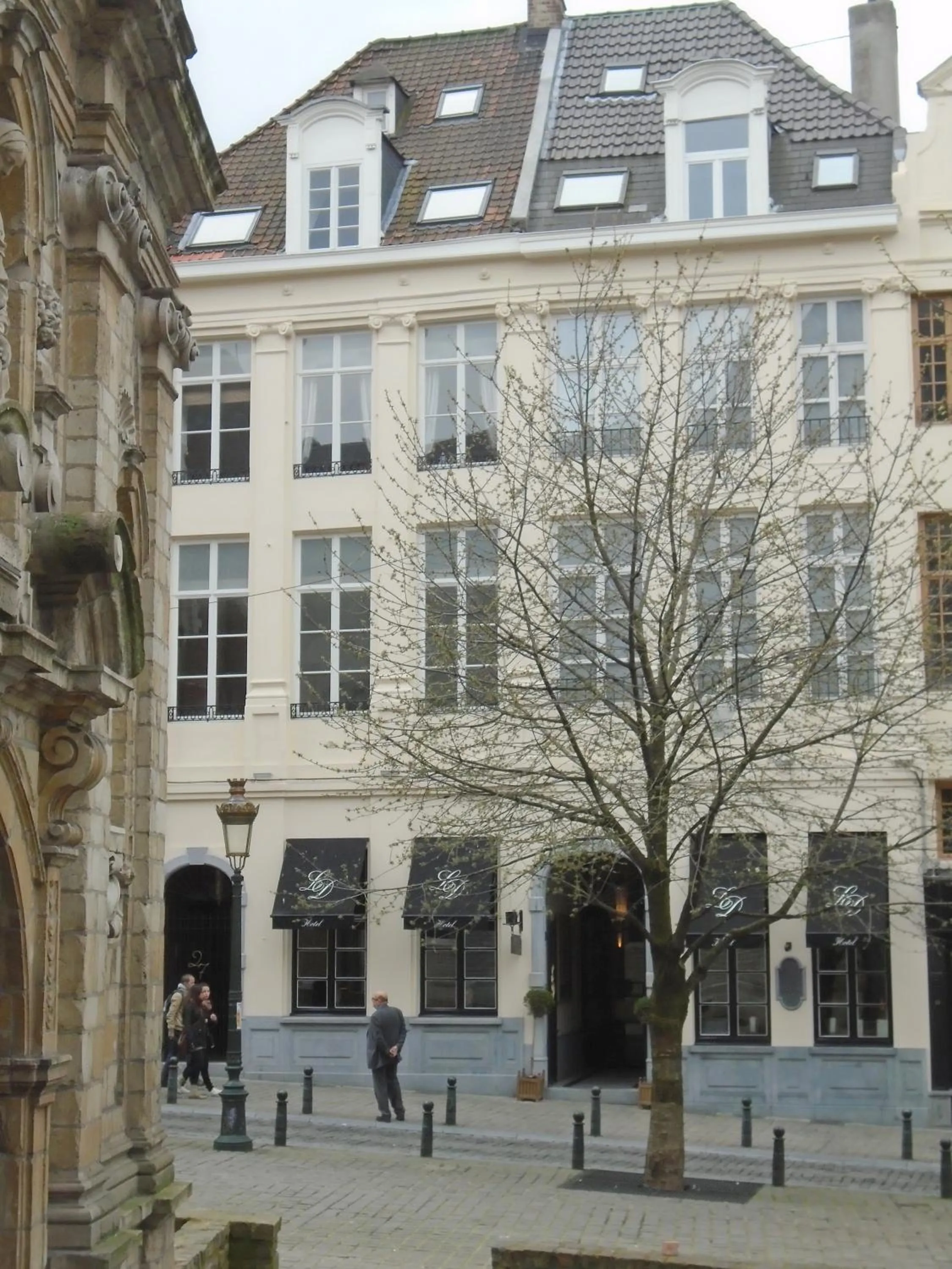 Facade/entrance in Hotel le Dixseptieme