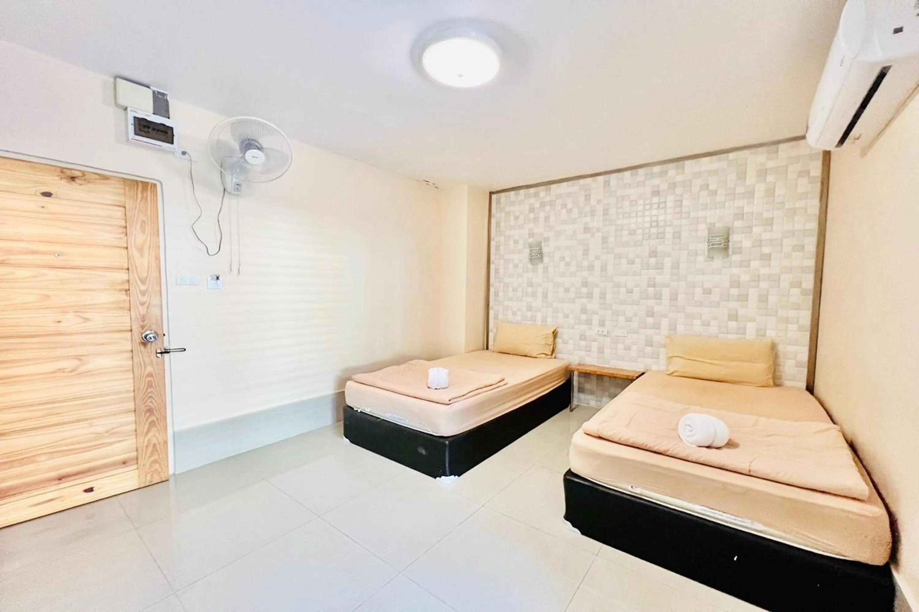 Bed in Veerakit Grand Hotel