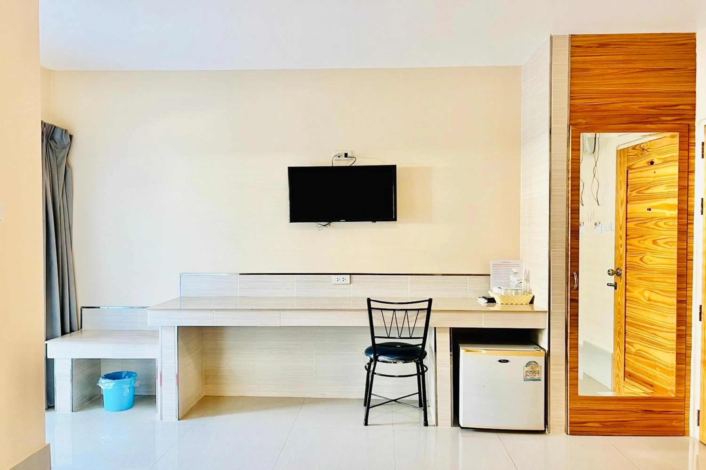 TV and multimedia in Veerakit Grand Hotel