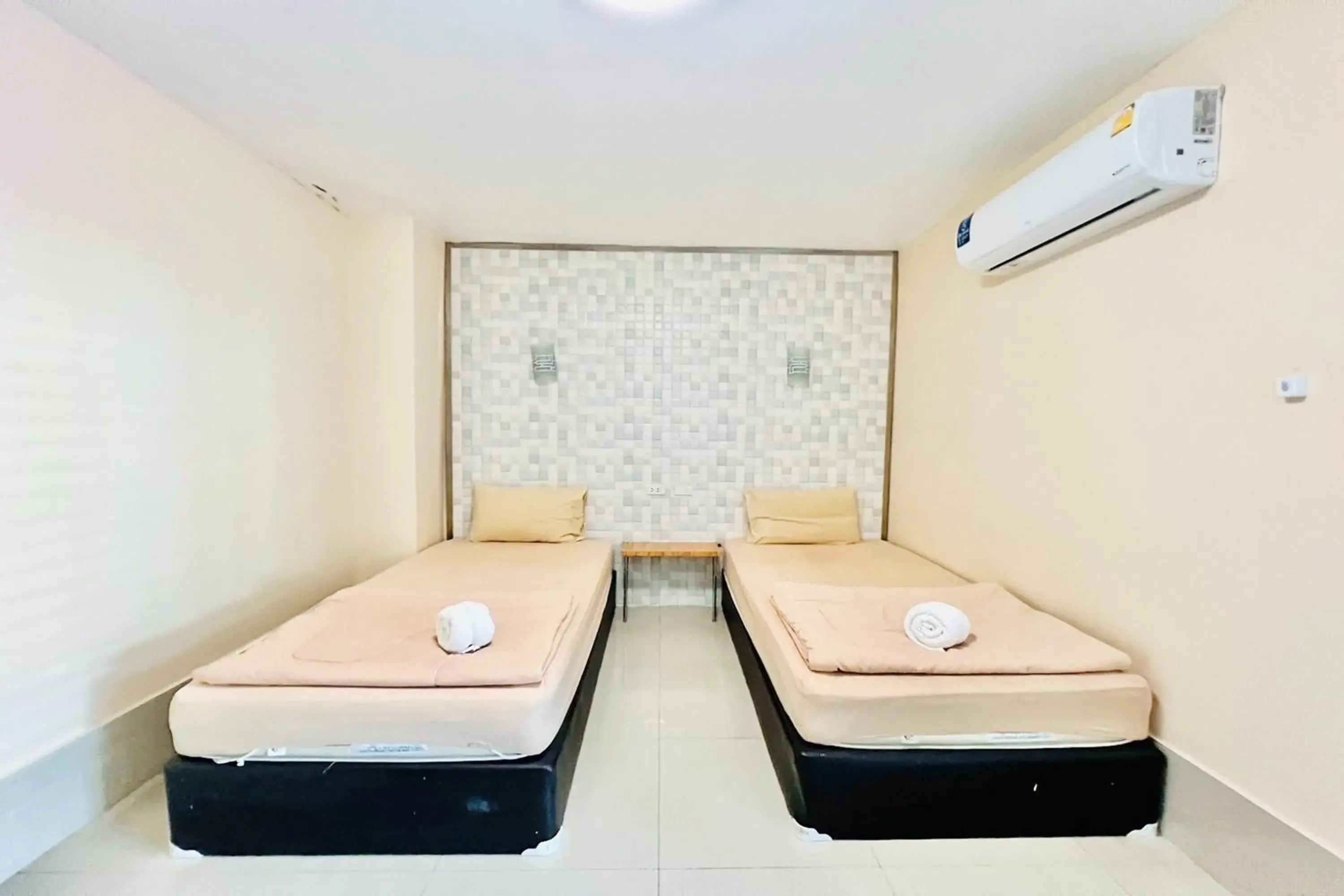 Standard Twin Room in Veerakit Grand Hotel Standard Twin Room in Veerakit Grand Hotel