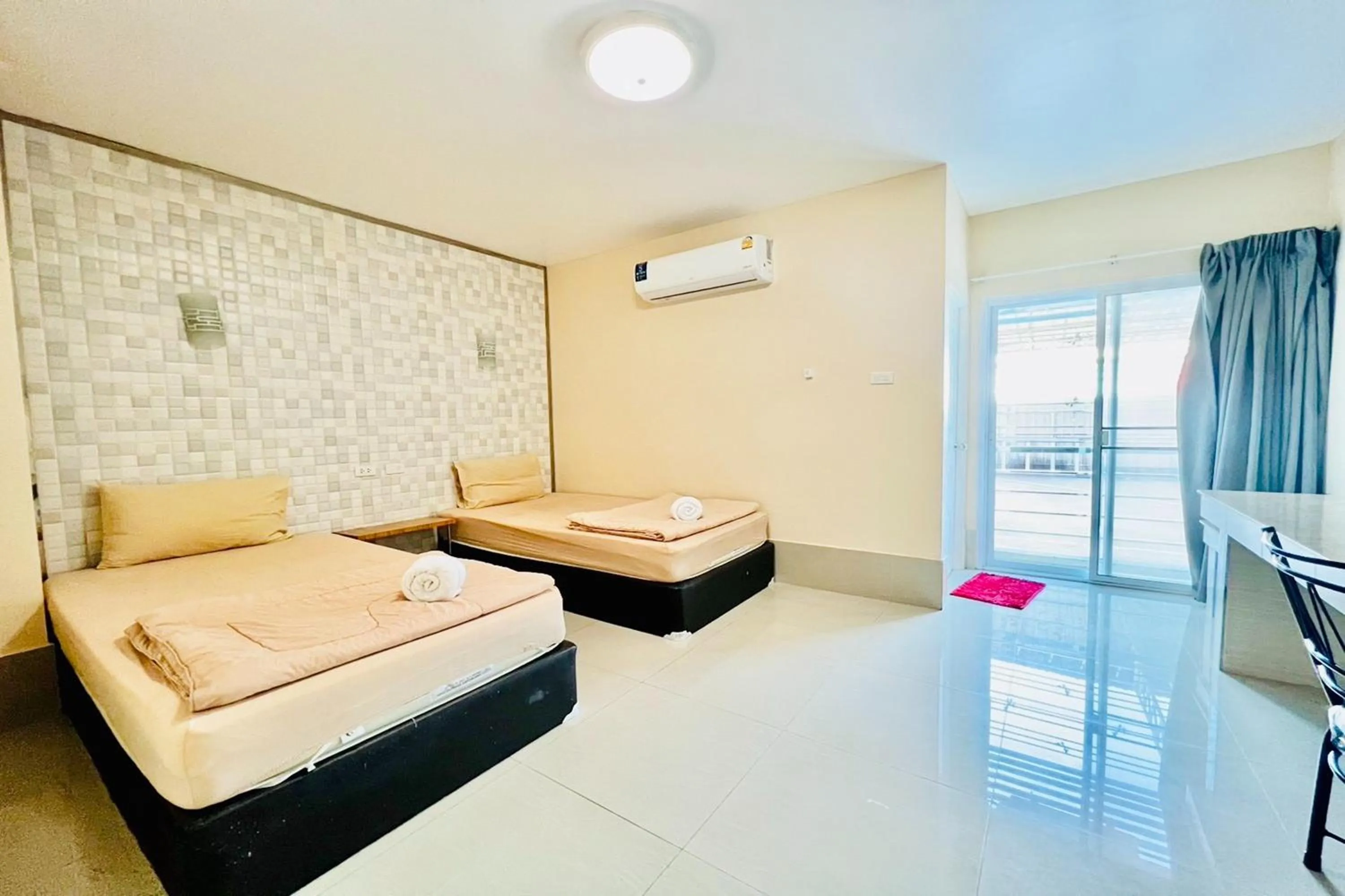 Bed in Veerakit Grand Hotel