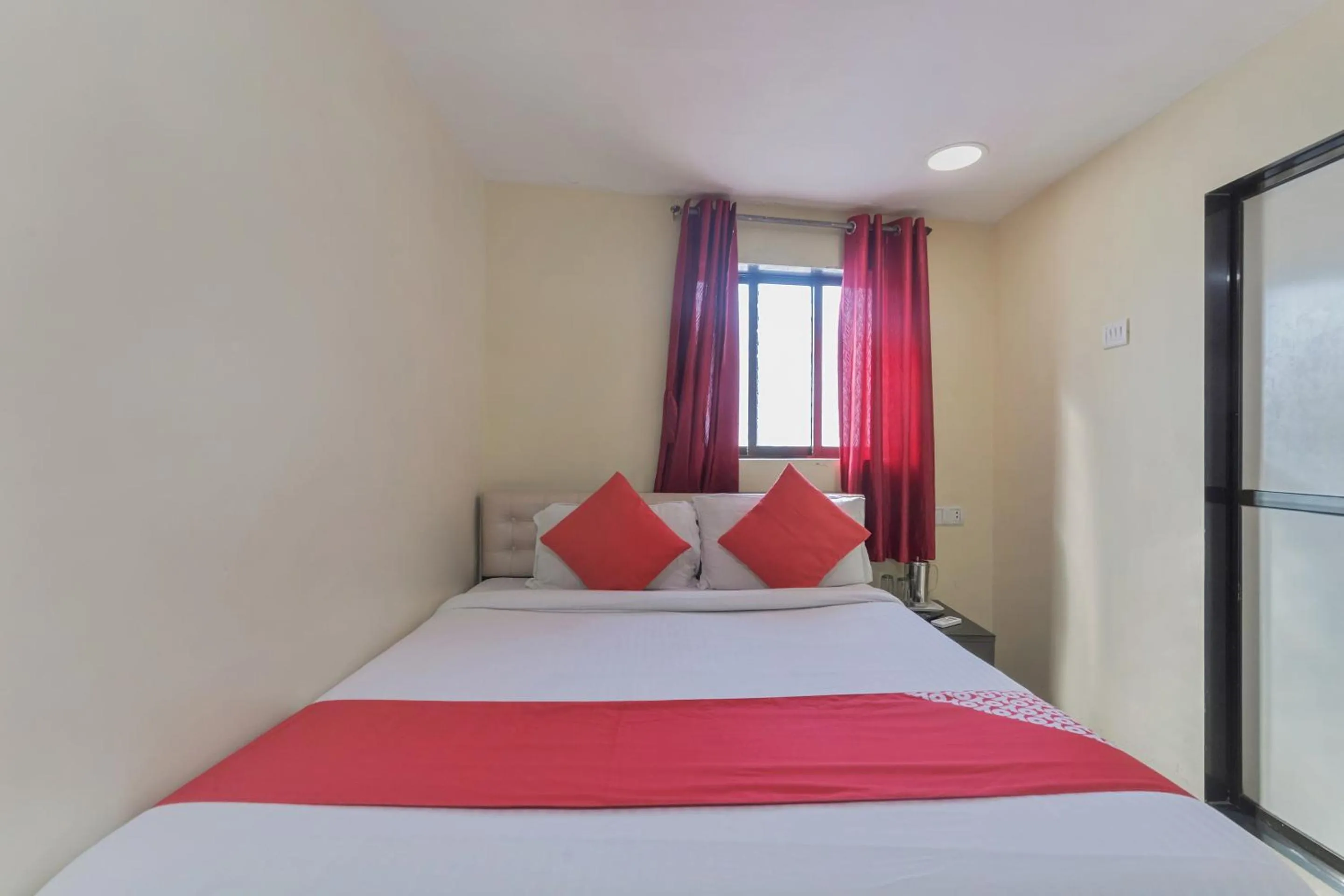 Bedroom, Bed in Hotel O by OYO Ak Palace Near Chhatrapati Shivaji International Airport