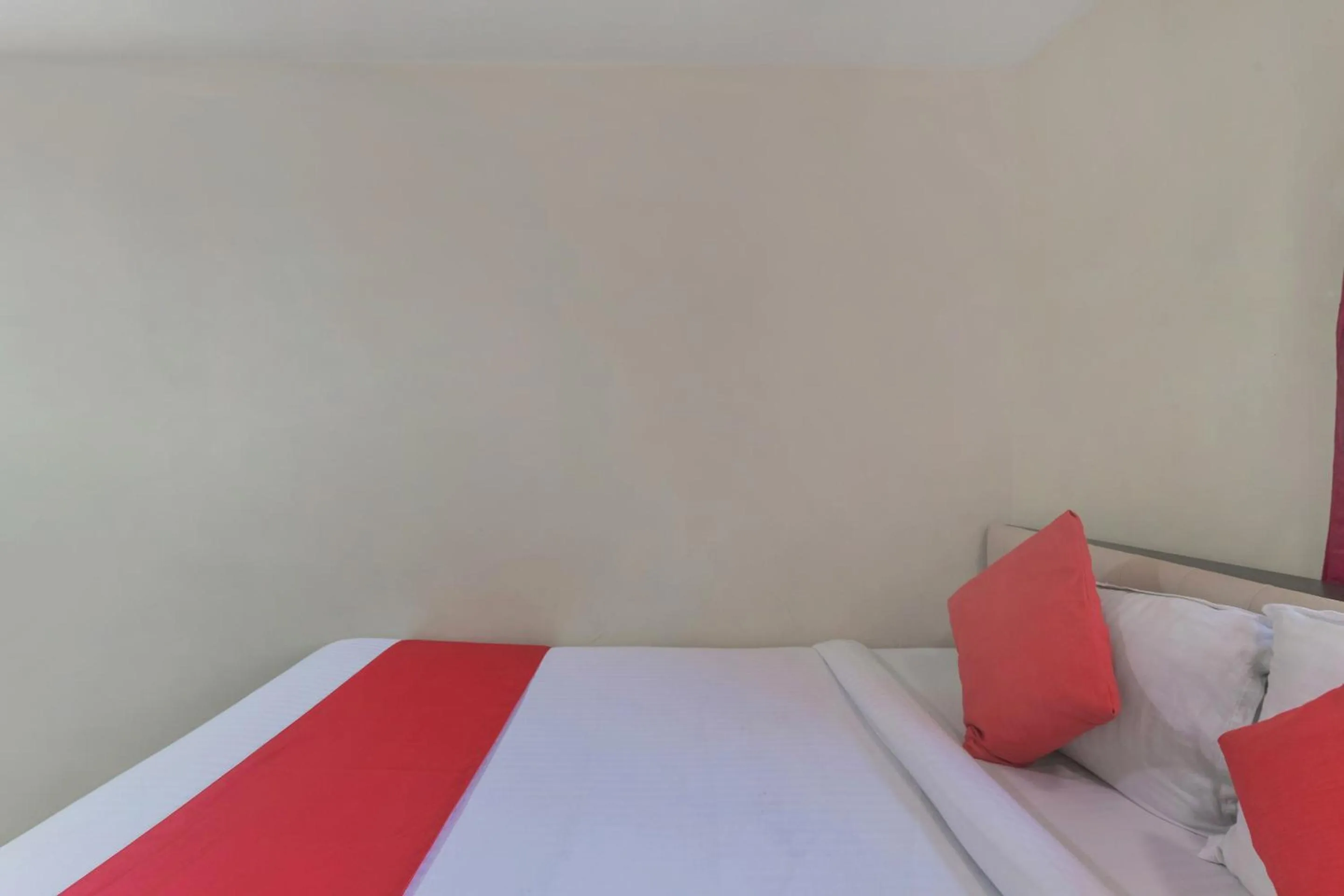 Bedroom, Bed in Hotel O by OYO Ak Palace Near Chhatrapati Shivaji International Airport