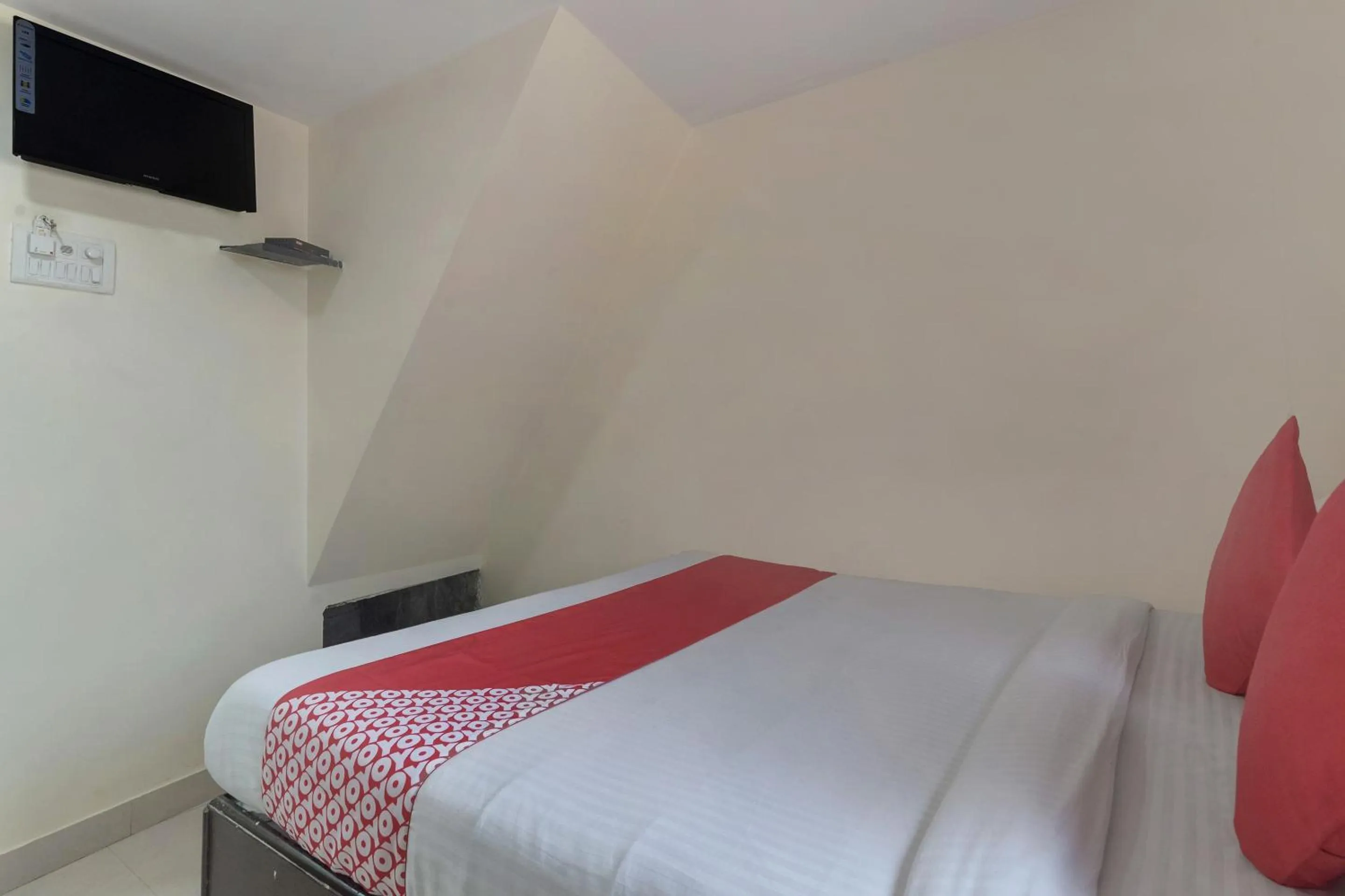 Bedroom, Bed in Hotel O by OYO Ak Palace Near Chhatrapati Shivaji International Airport