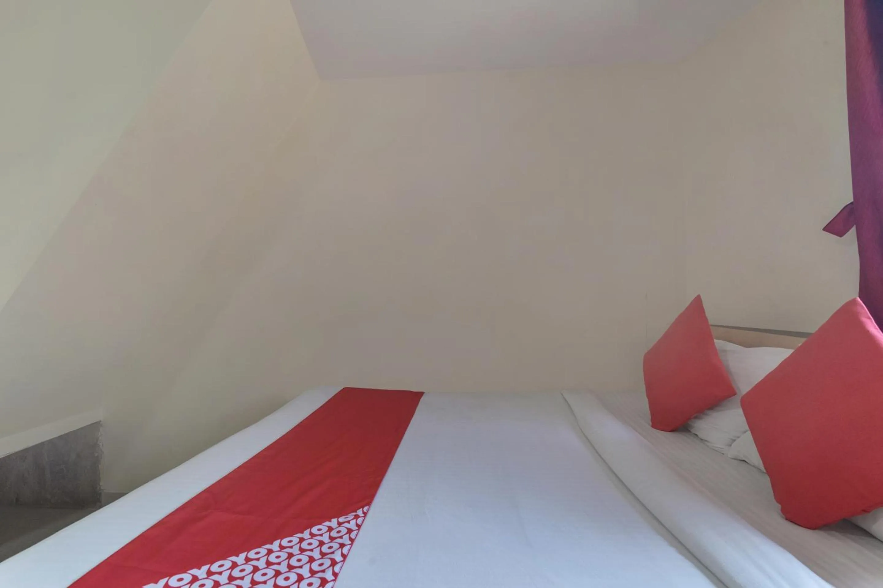 Bathroom in Hotel O Ak Palace Near Chhatrapati Shivaji International Airport