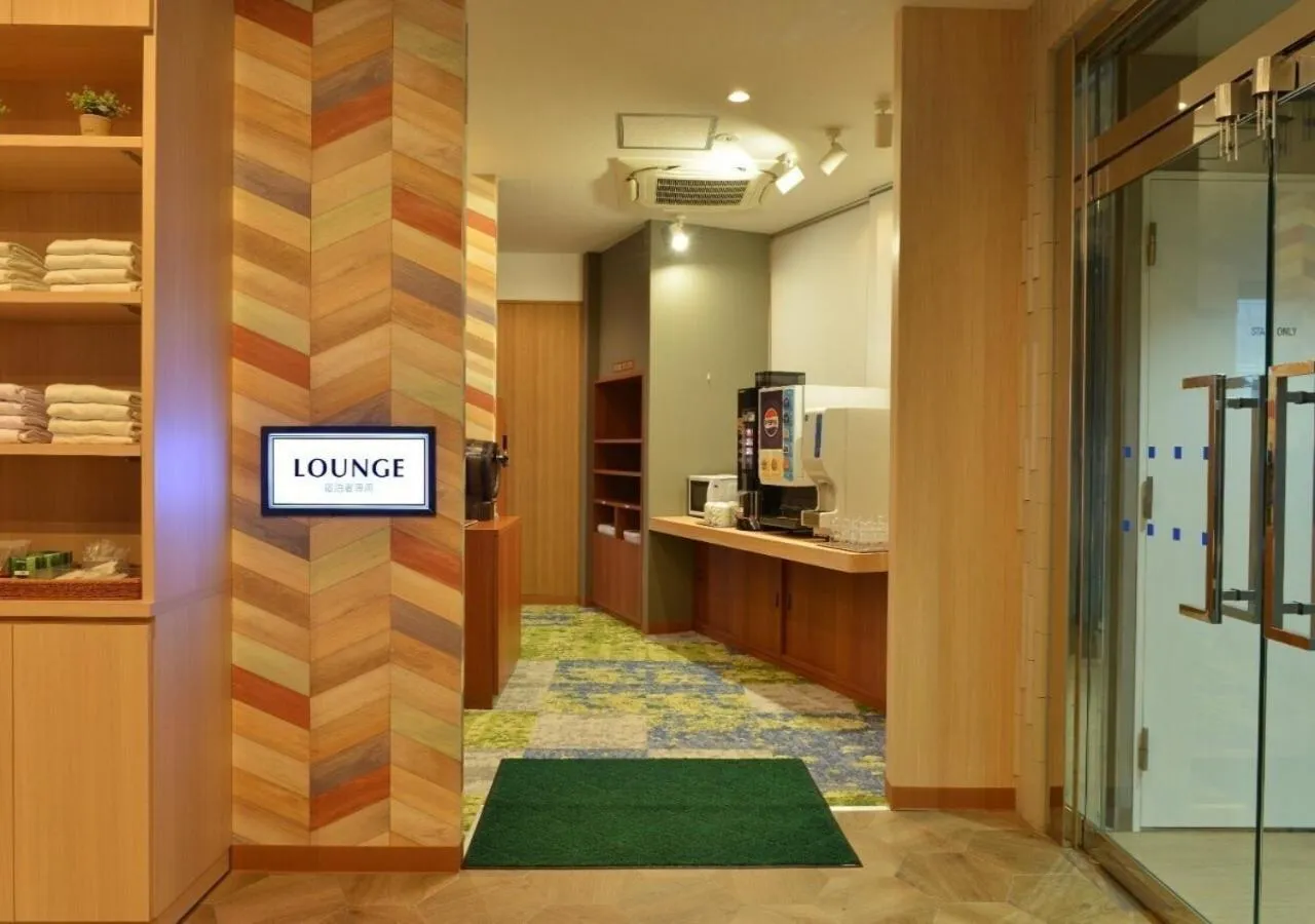 Communal lounge/ TV room in Hotel New Gaea Ube