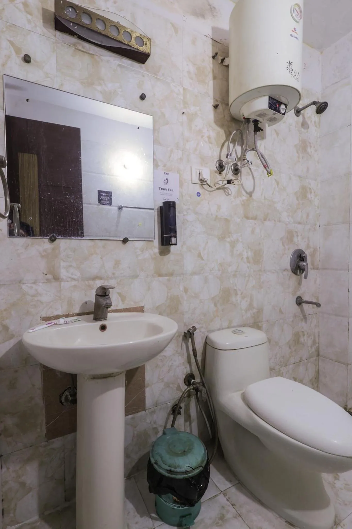 Bathroom in AmigosIndia