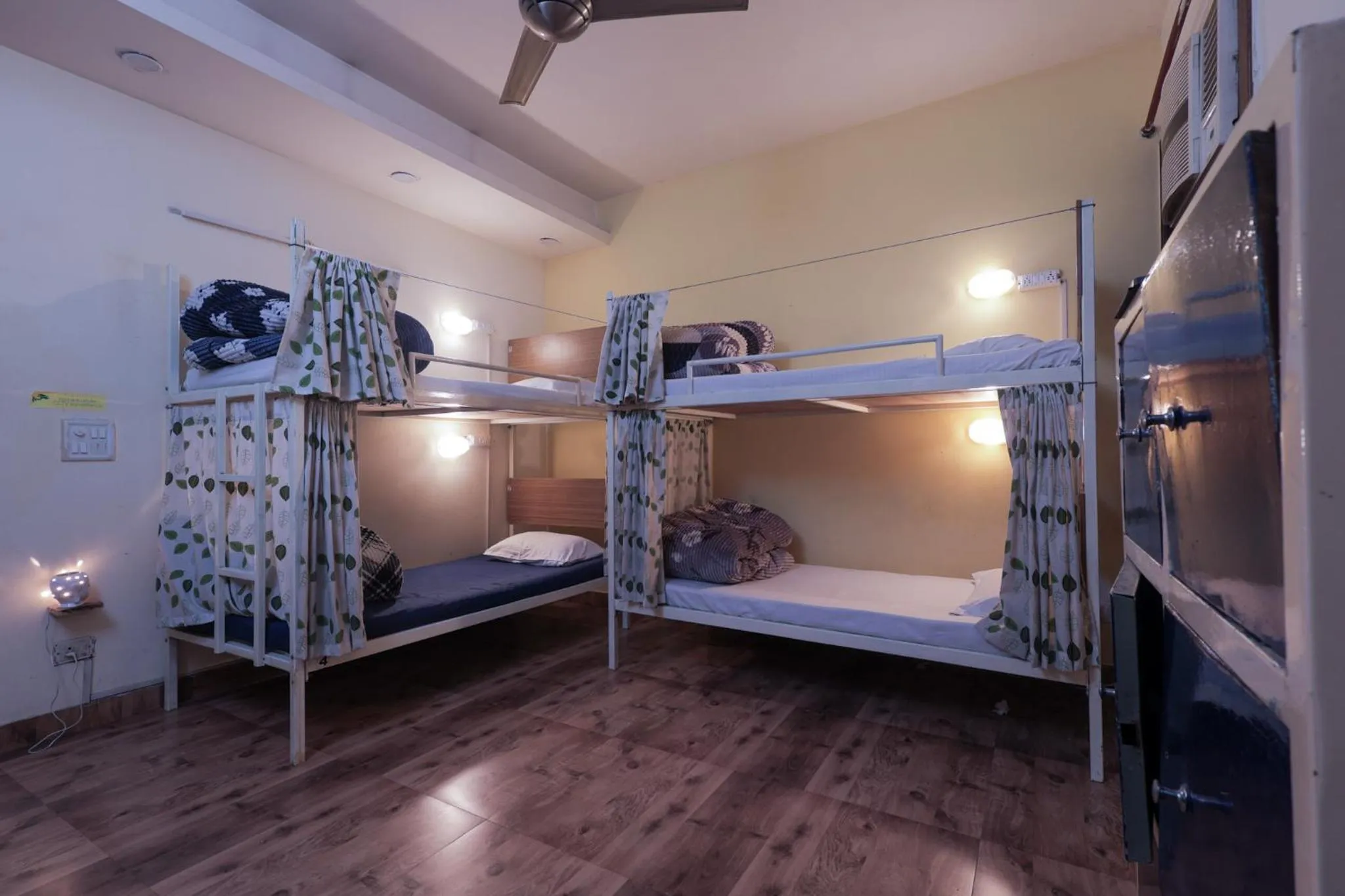 View (from property/room), Bed in AmigosIndia