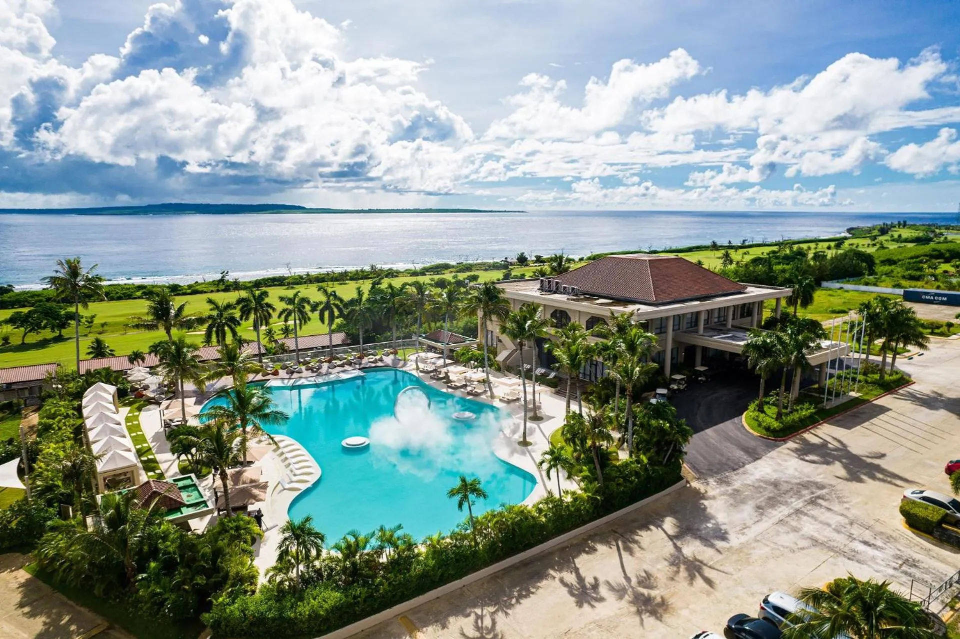 Swimming pool in Coral Ocean Resort