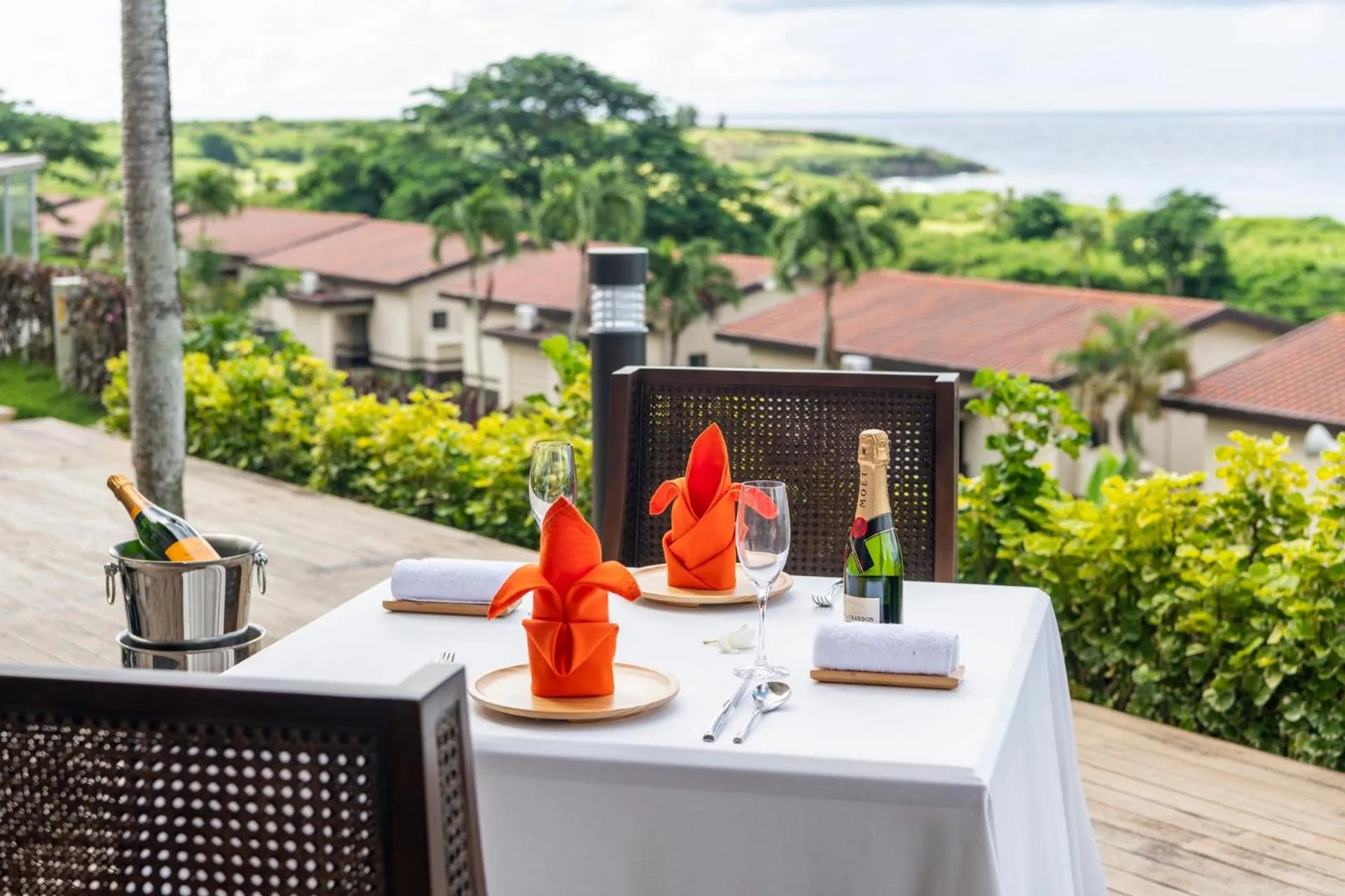 Restaurant/places to eat in Coral Ocean Resort