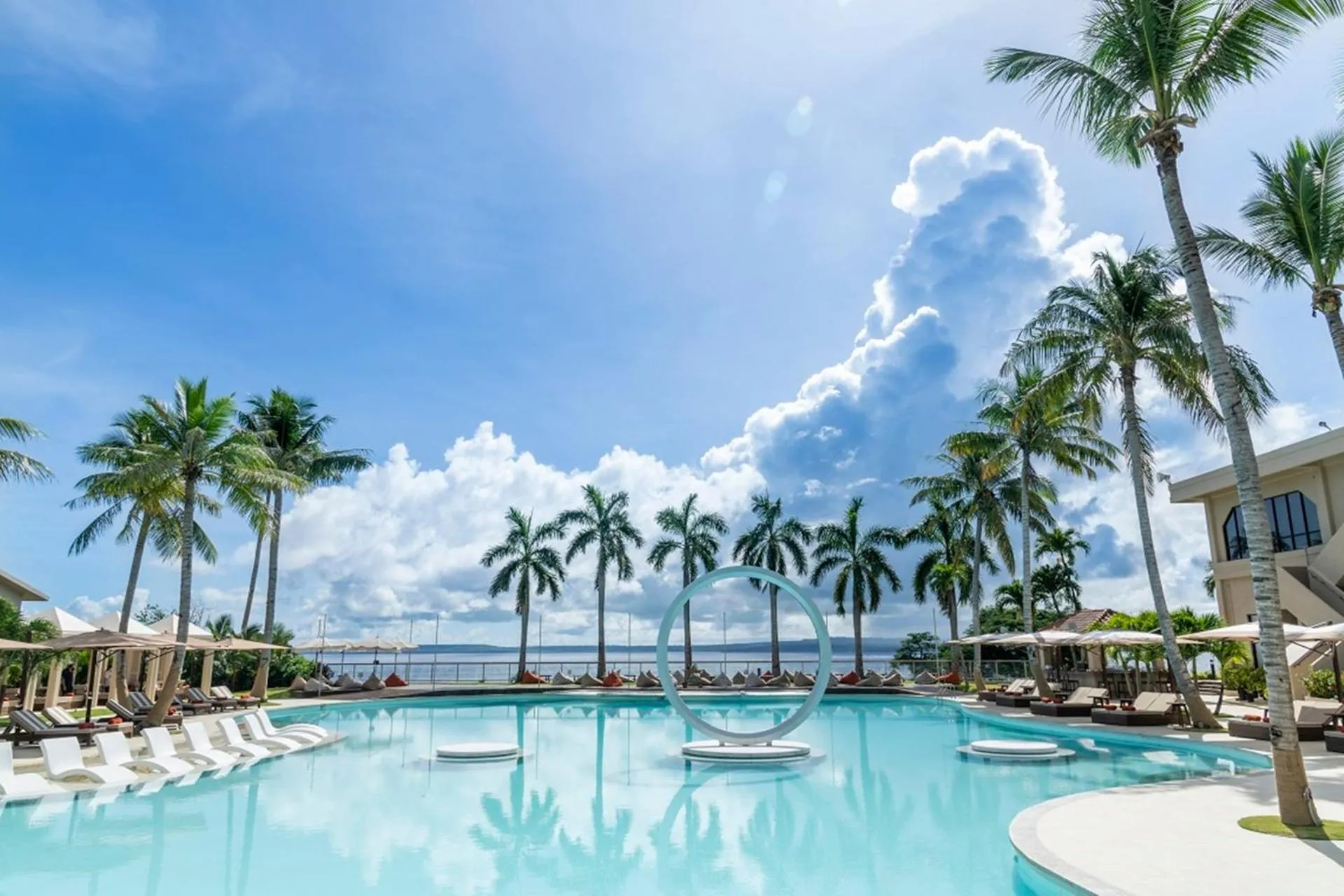 Swimming pool in Coral Ocean Resort