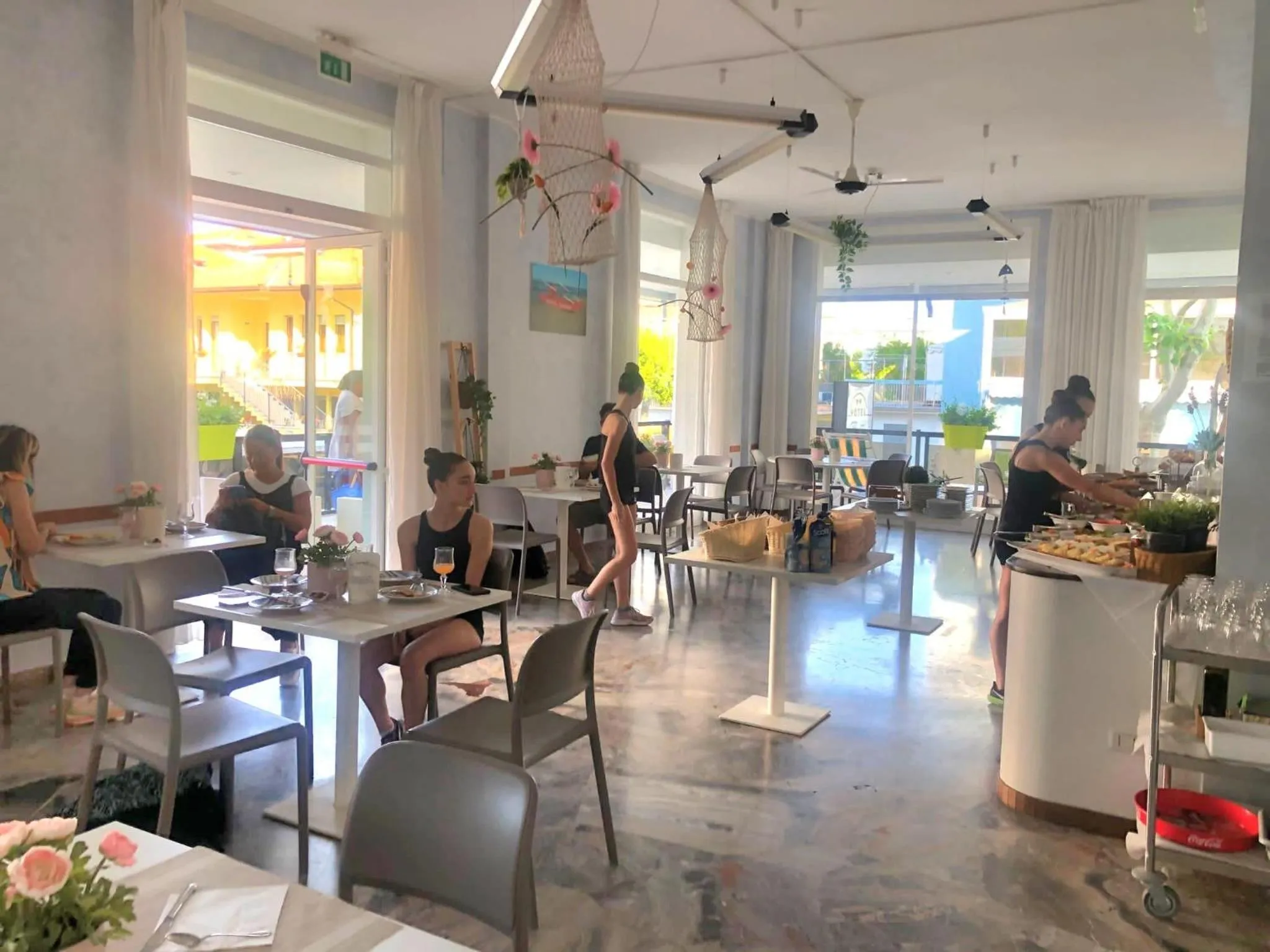 Restaurant/places to eat in Beach Hotel Clerice