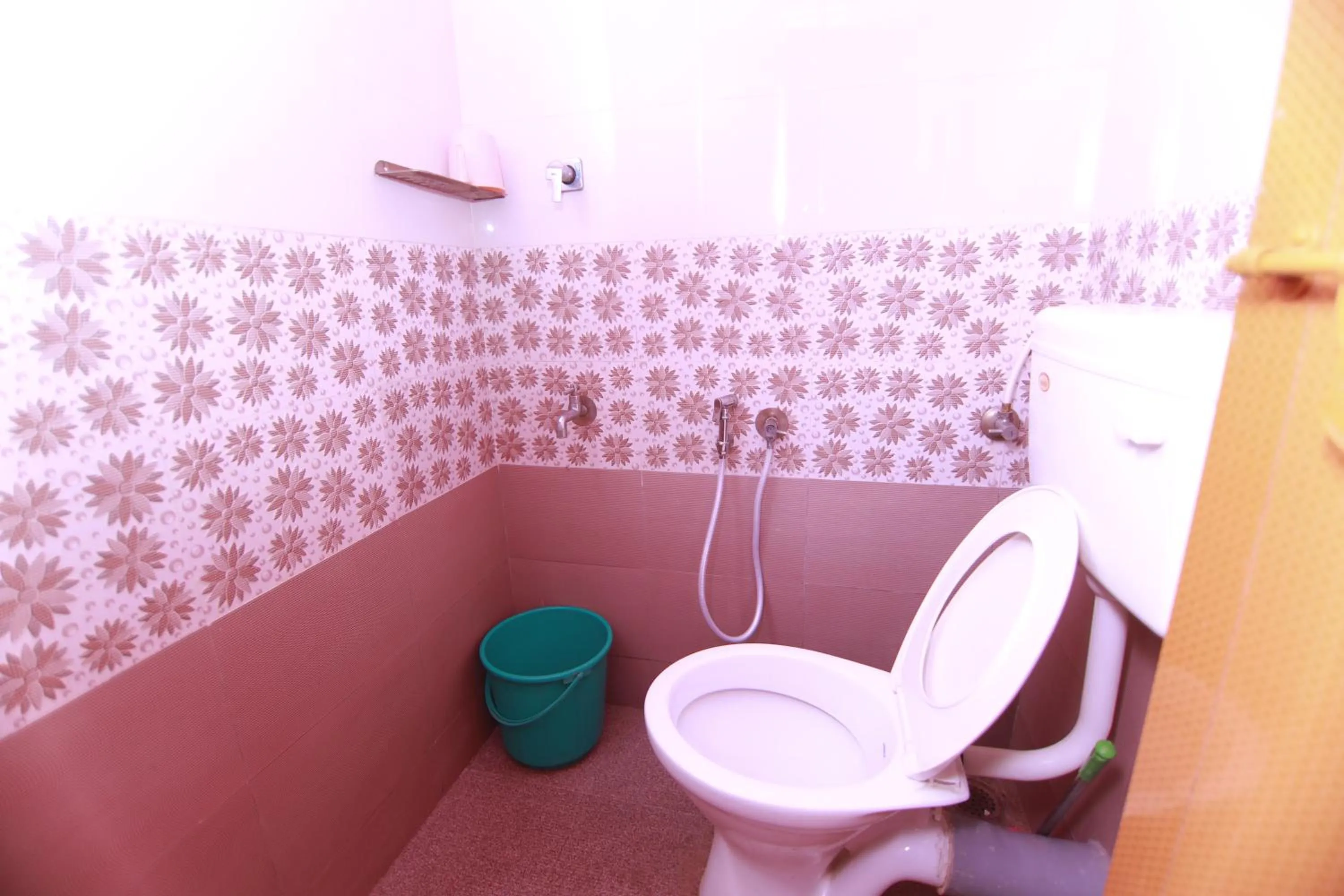 Bathroom in Pleasant Inn