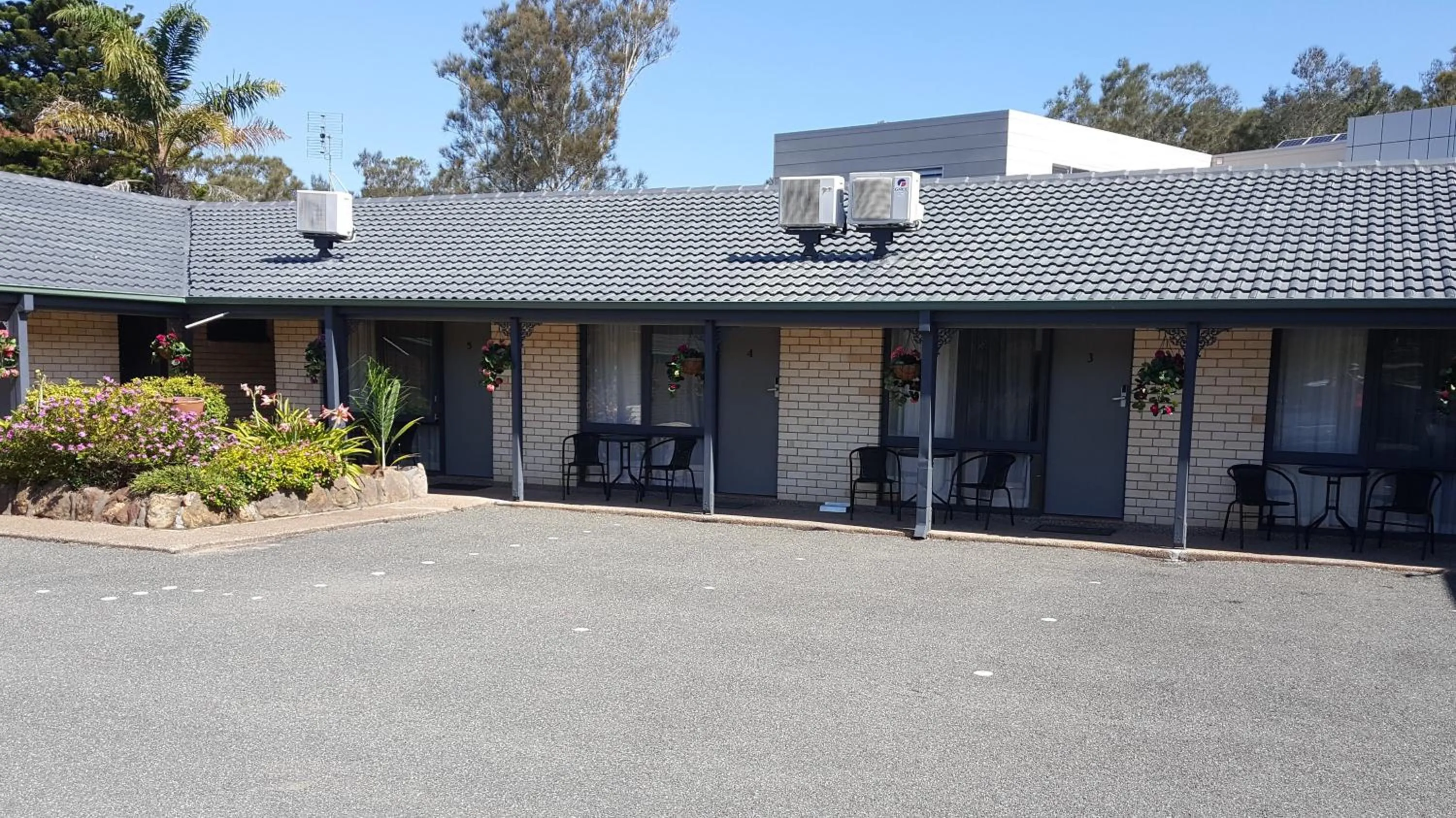 Property building in Hibiscus Lakeside Motel