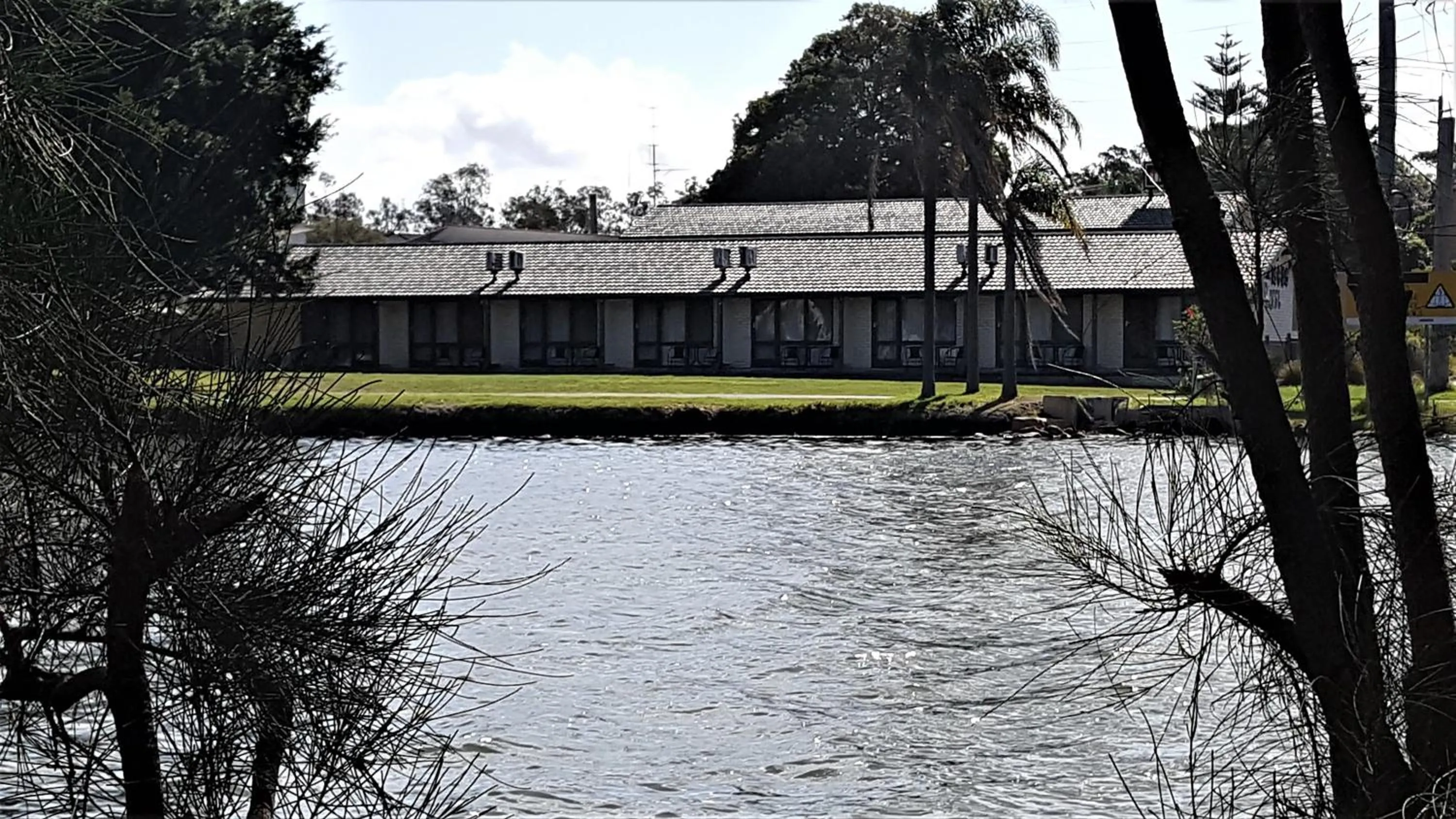 Property building in Hibiscus Lakeside Motel