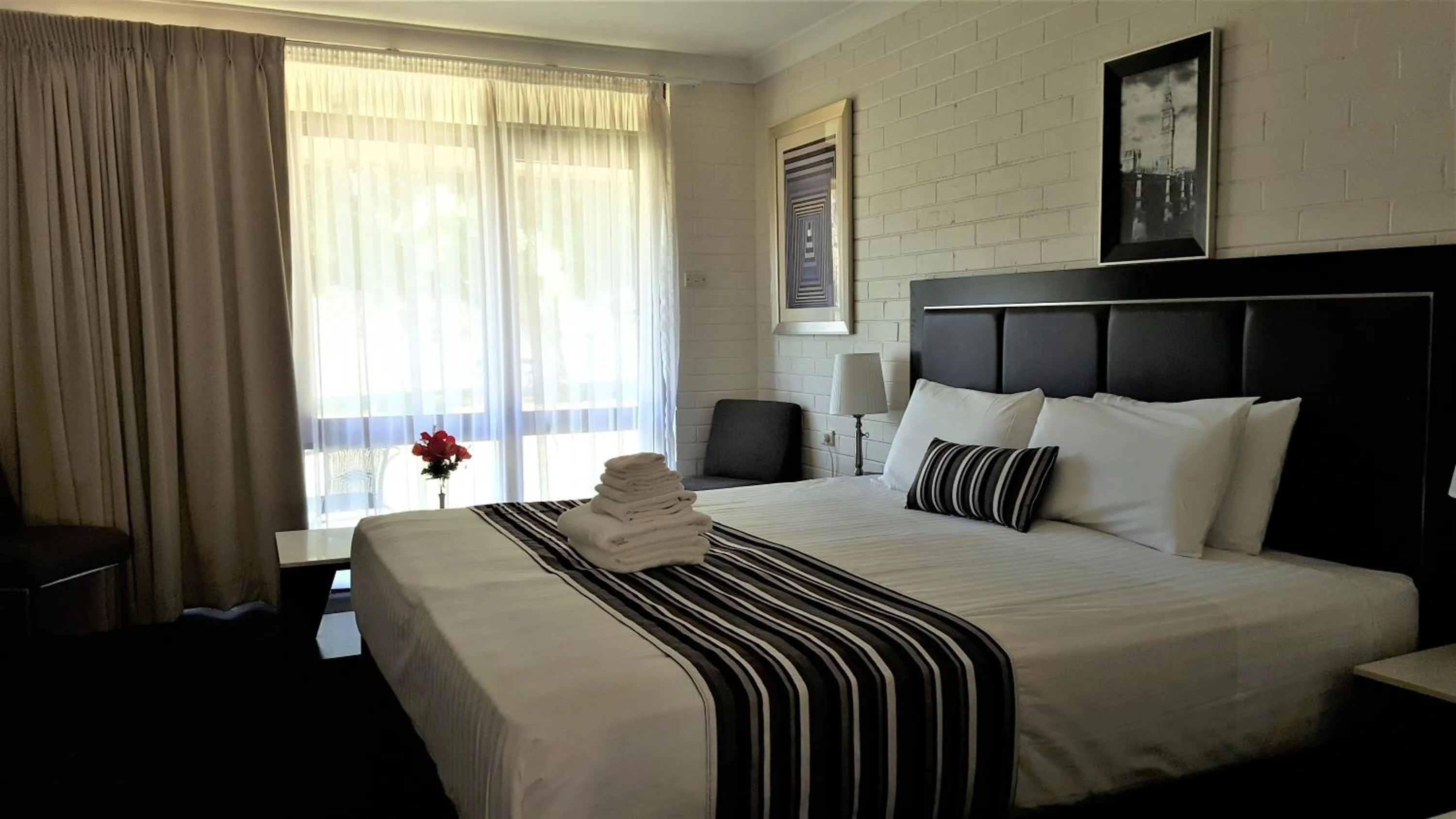 Bedroom, Bed in Hibiscus Lakeside Motel