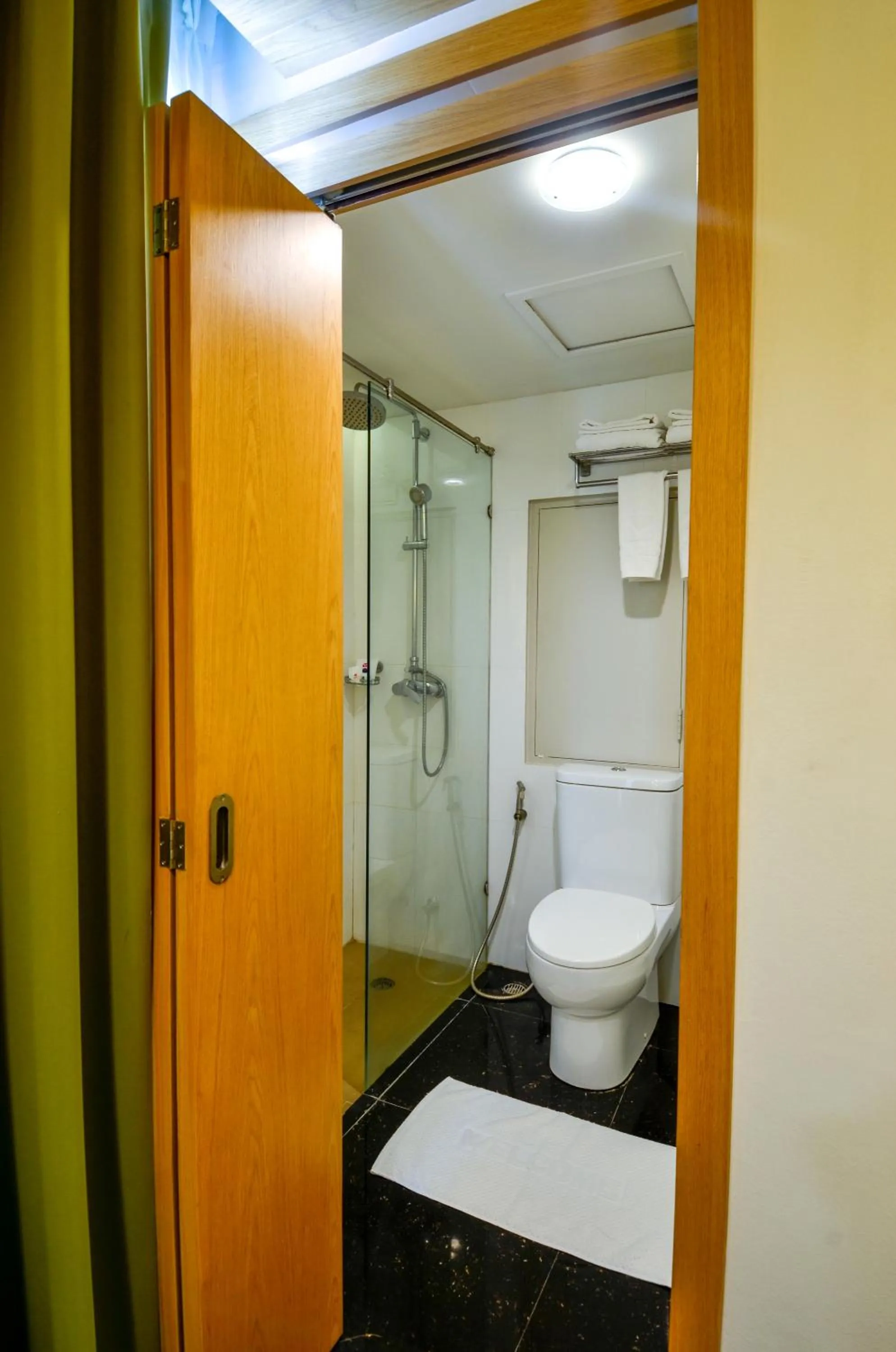 Toilet in Viva Hotel Songkhla