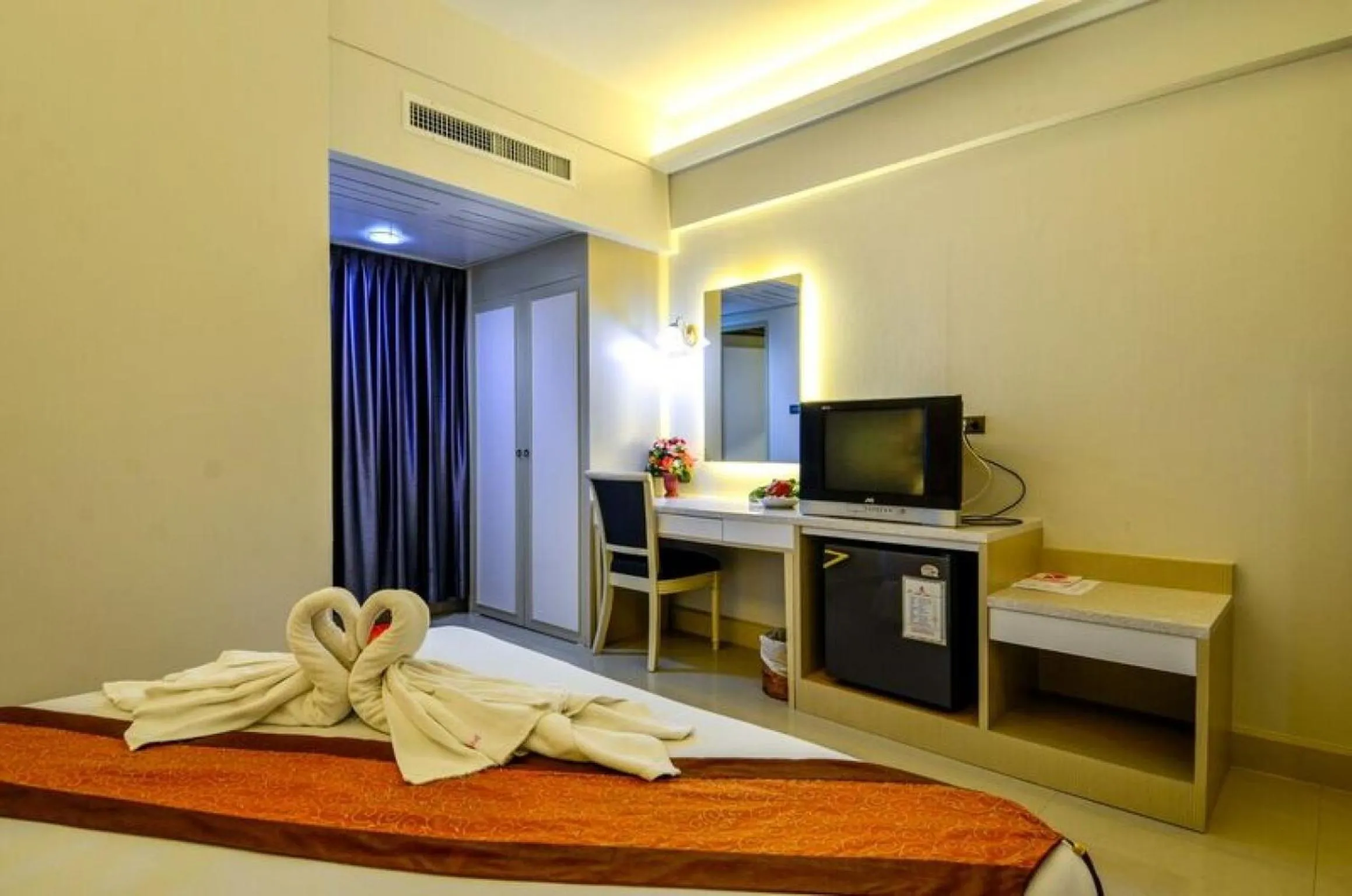 TV and multimedia, Bed in Viva Hotel Songkhla