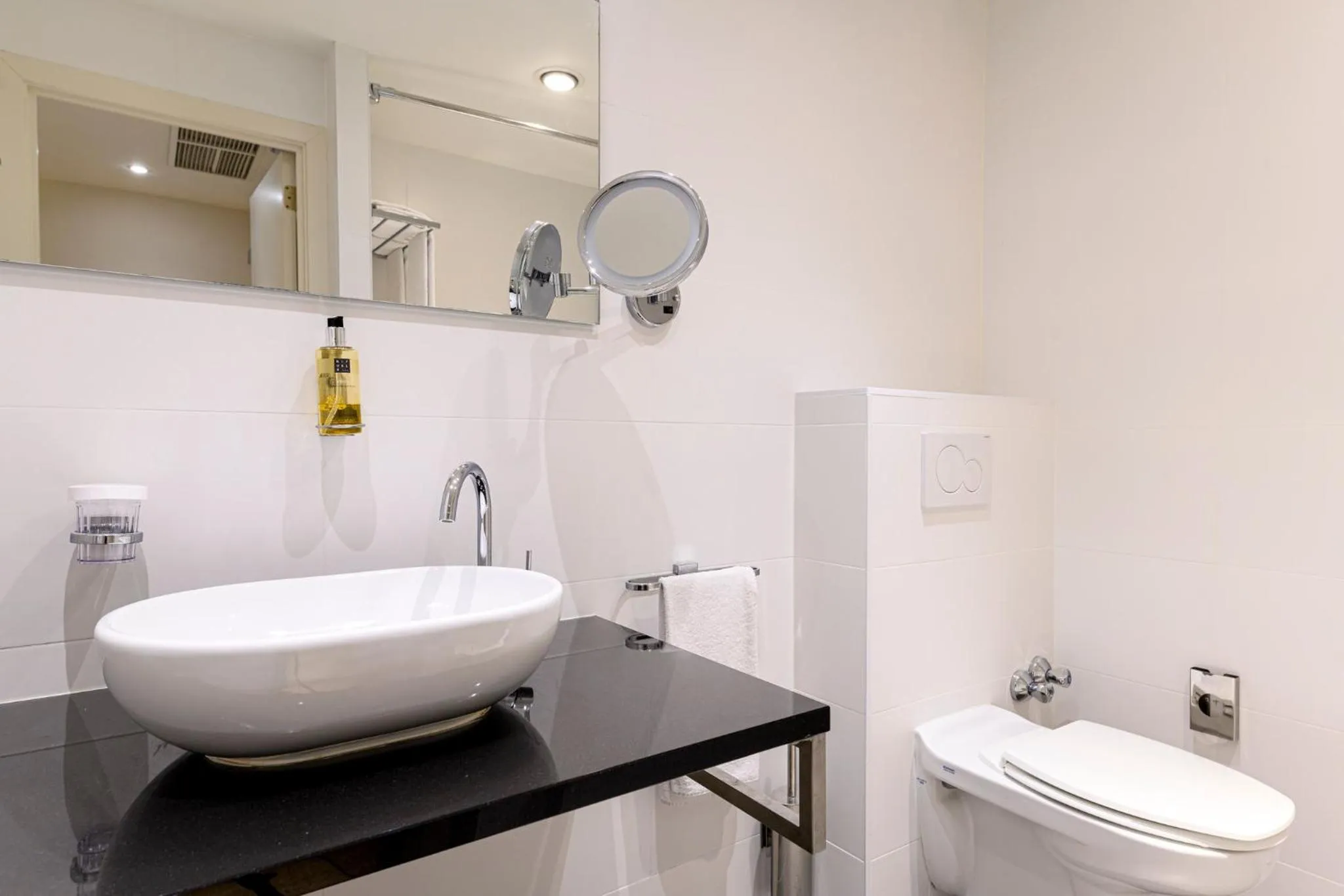 Photo of the whole room in Holiday Inn Brussels Schuman by IHG