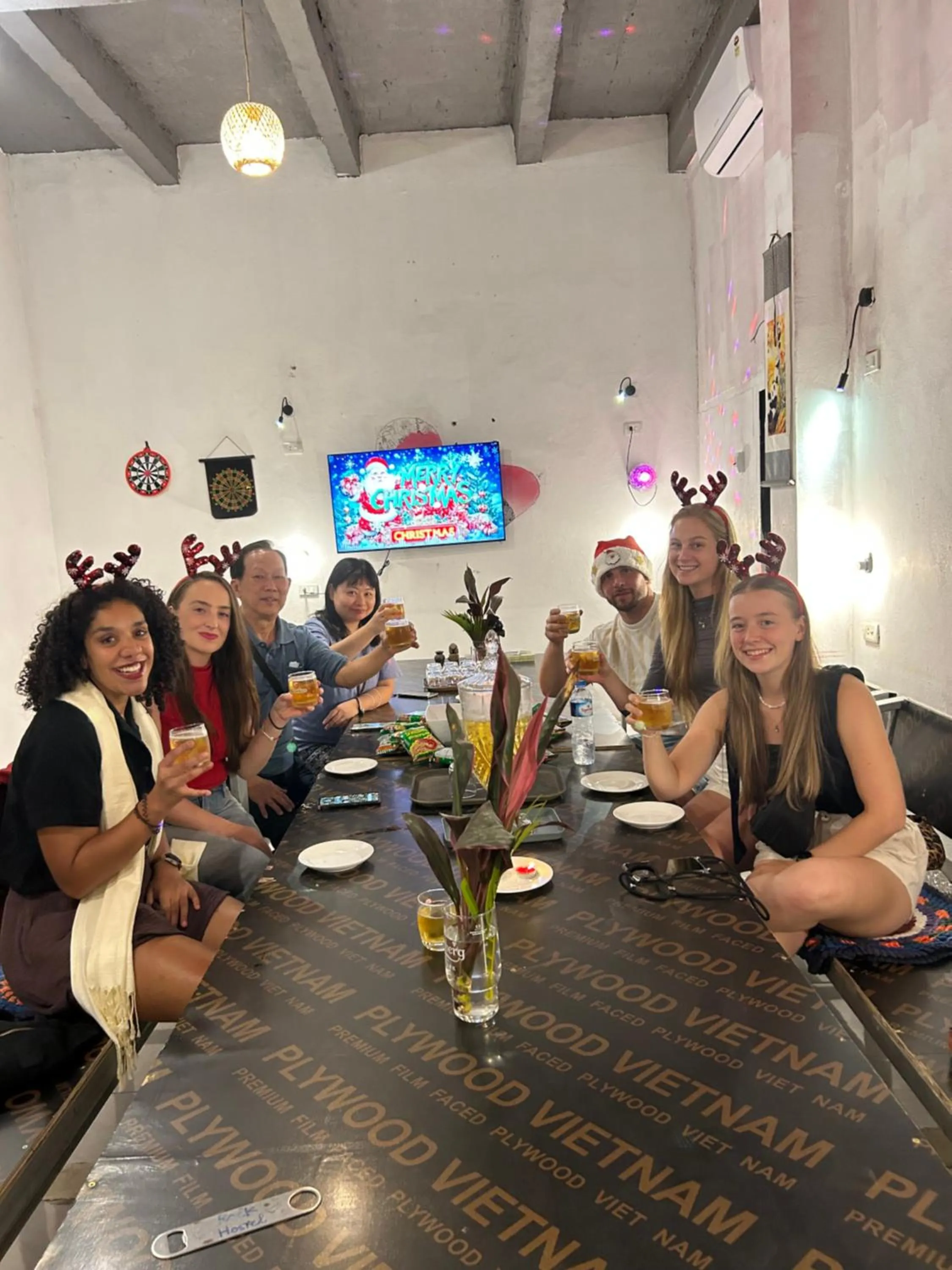 Communal lounge/ TV room in Vangvieng Rock Backpacker Rooftop Hostel
