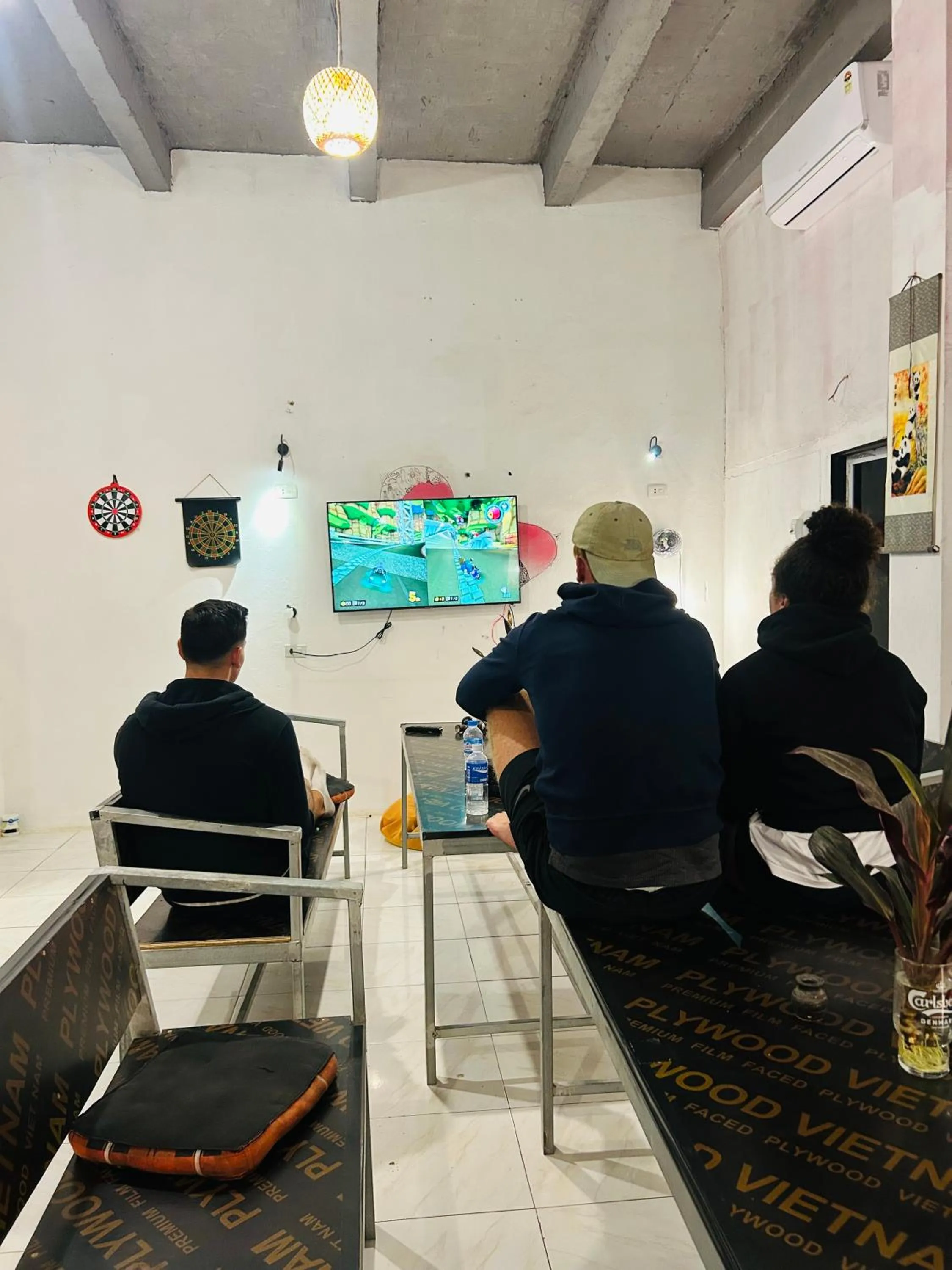 Communal lounge/ TV room in Vangvieng Rock Backpacker Rooftop Hostel