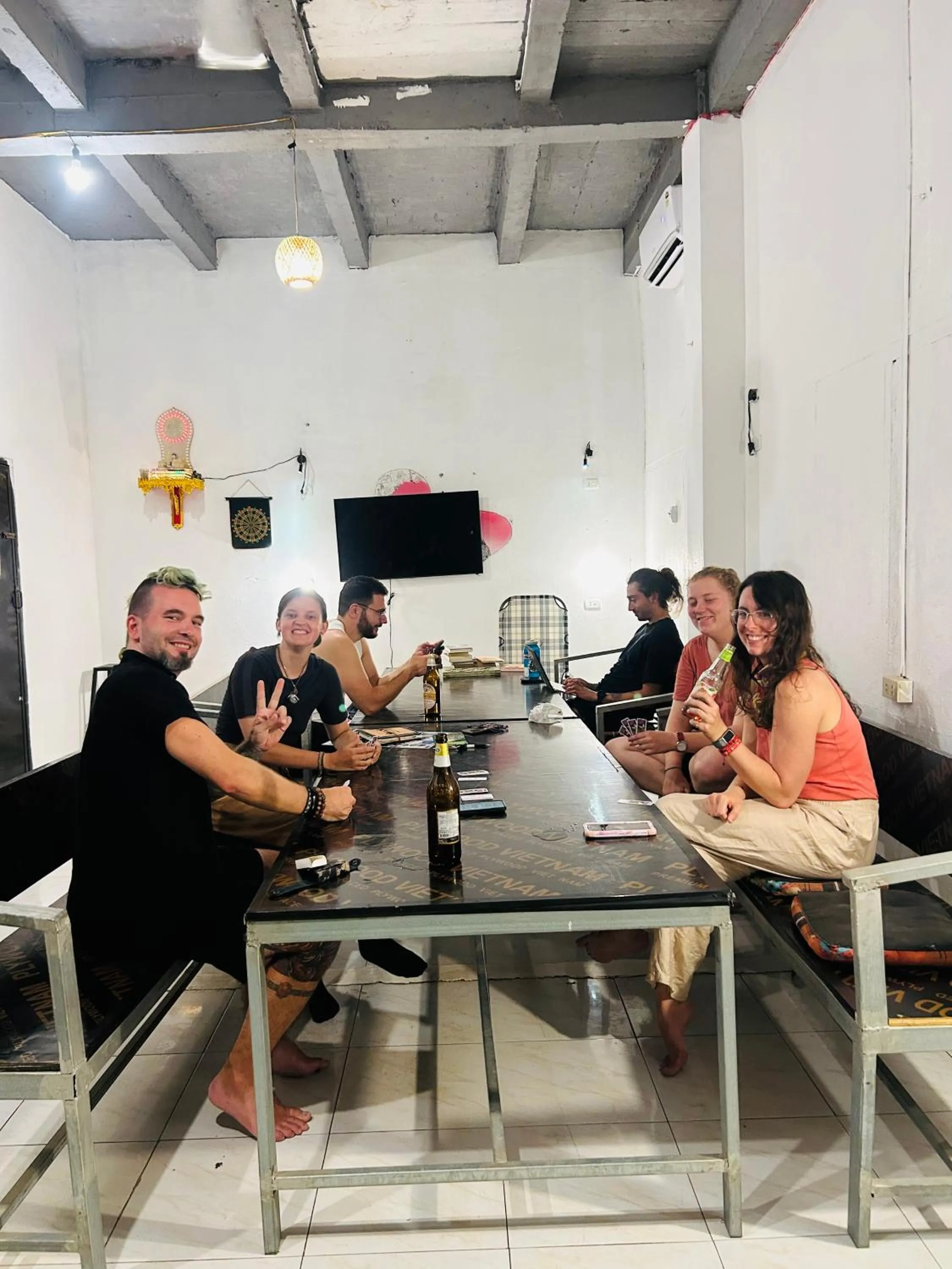 Evening entertainment in Vangvieng Rock Backpacker Rooftop Hostel