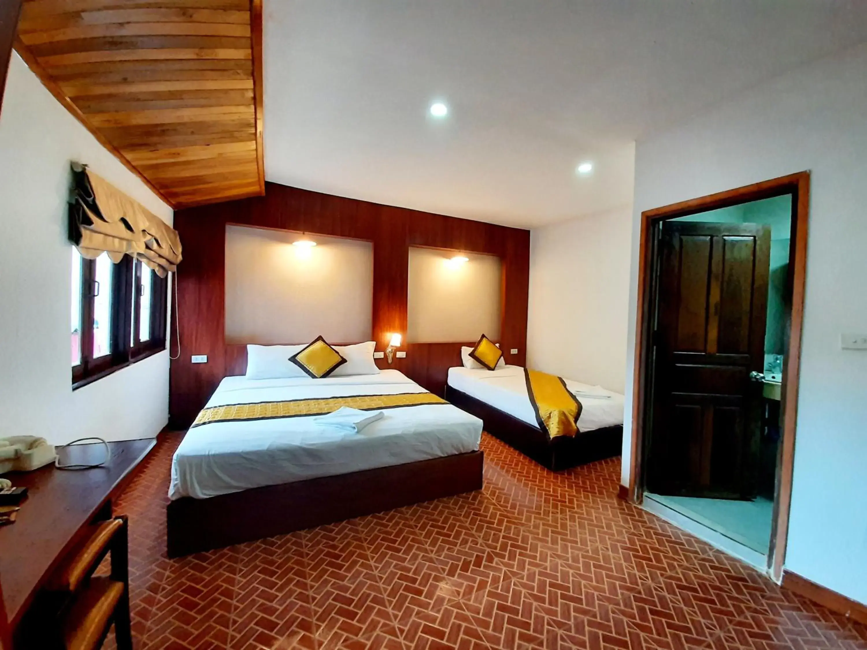 Deluxe Family Room in Vangvieng Rock Backpacker Rooftop Hostel Deluxe Family Room in Vangvieng Rock Backpacker Rooftop Hostel