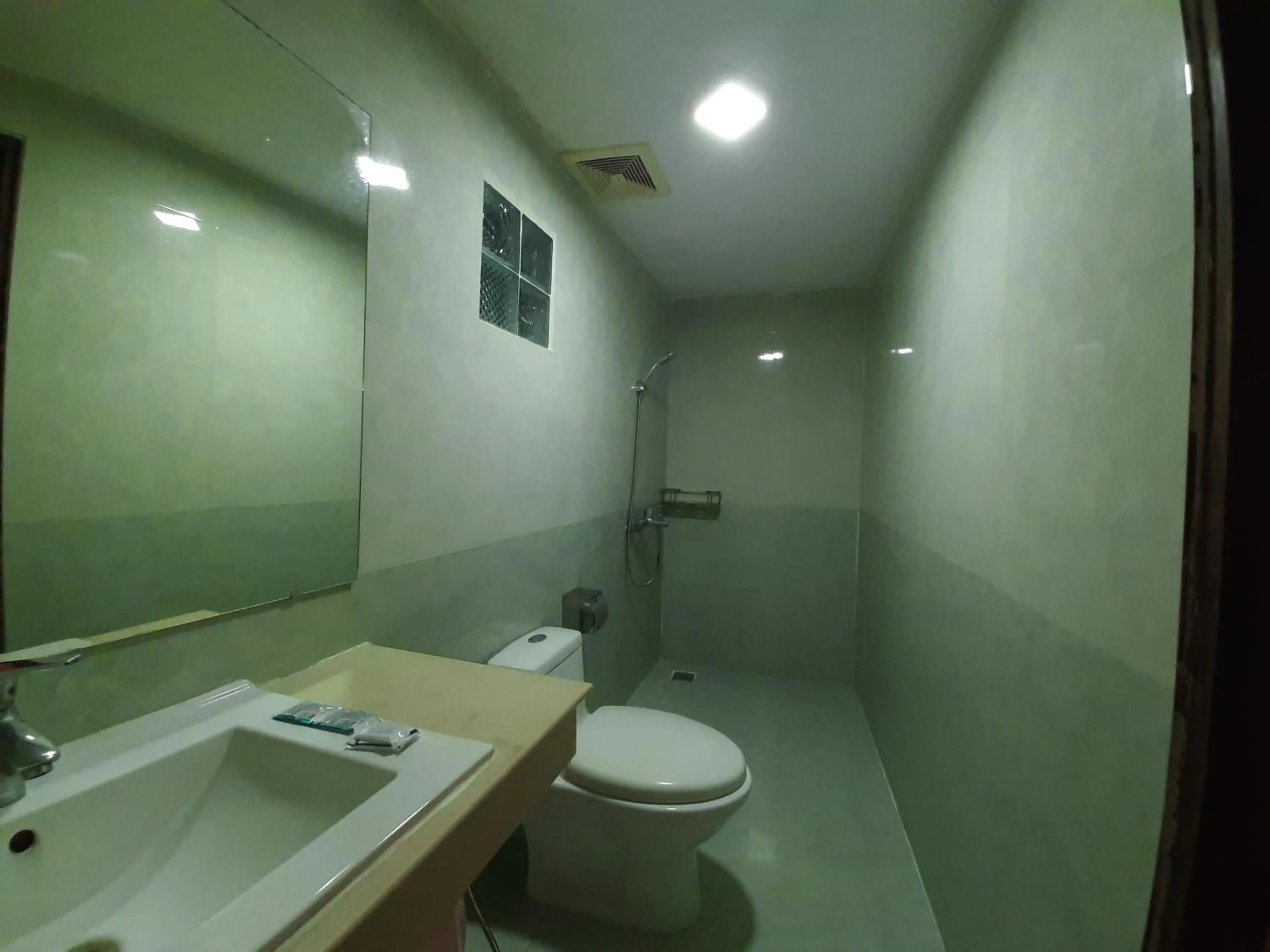 Bathroom in Vangvieng Rock Backpacker Rooftop Hostel