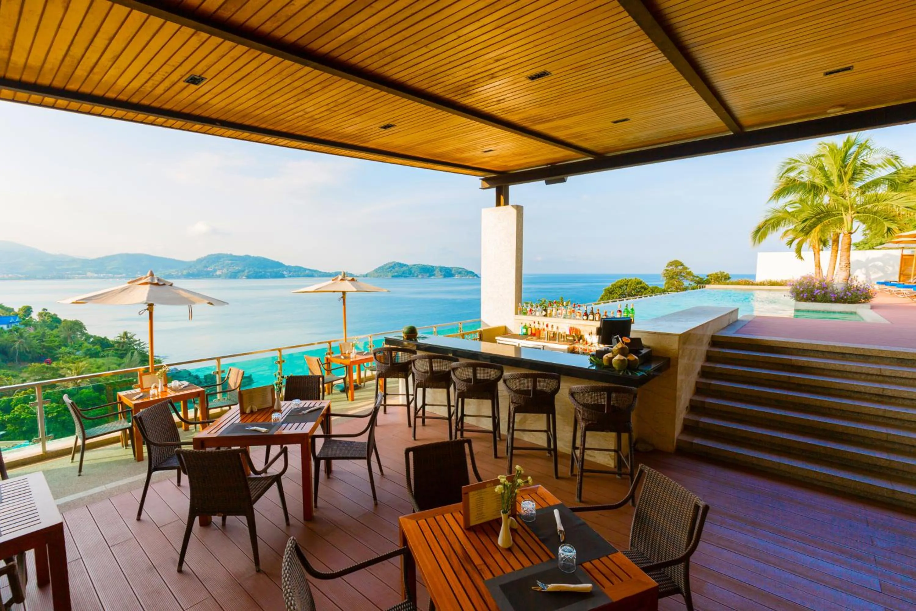 Swimming pool in Wyndham Grand Phuket Kalim Bay