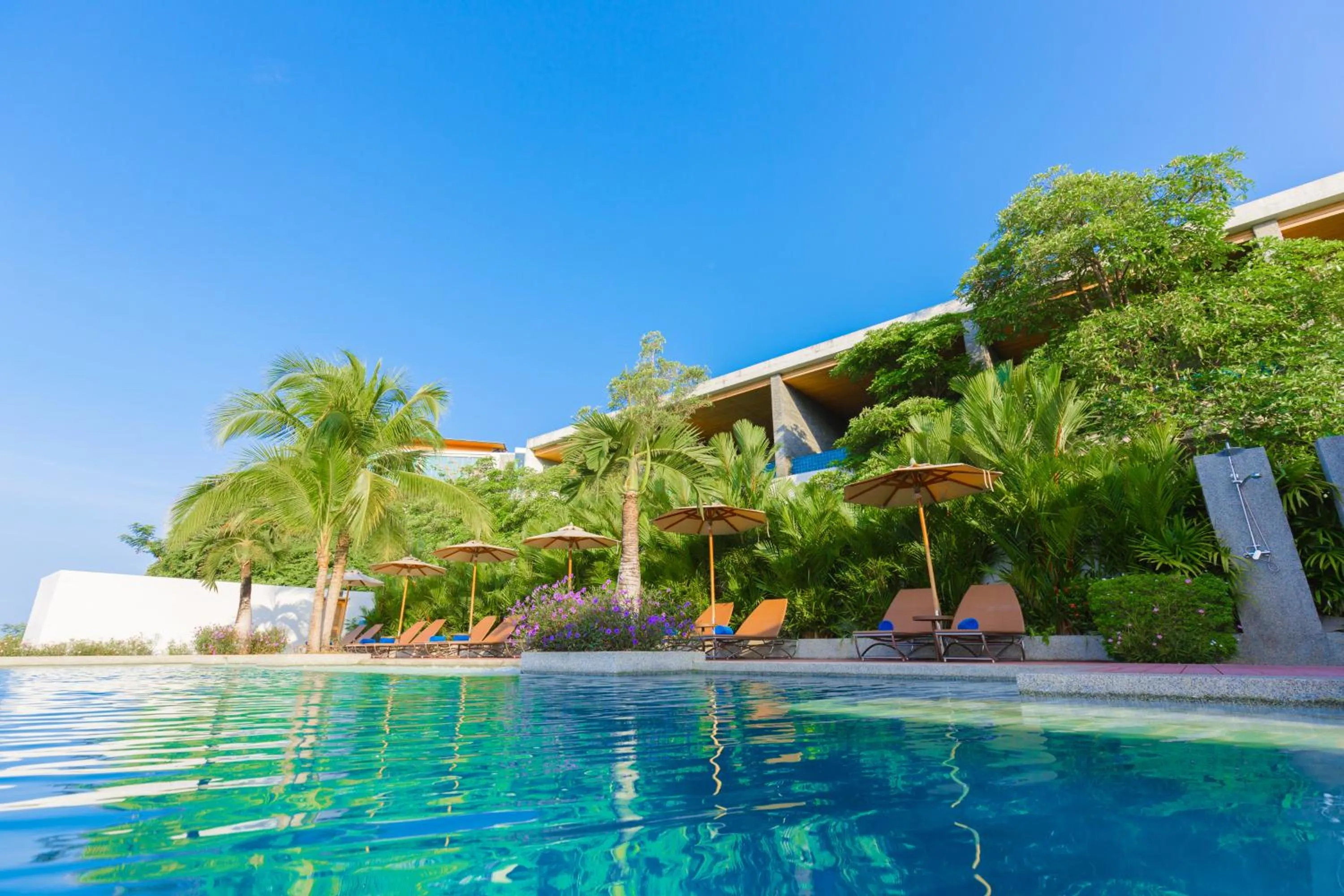 Swimming pool in Wyndham Grand Phuket Kalim Bay
