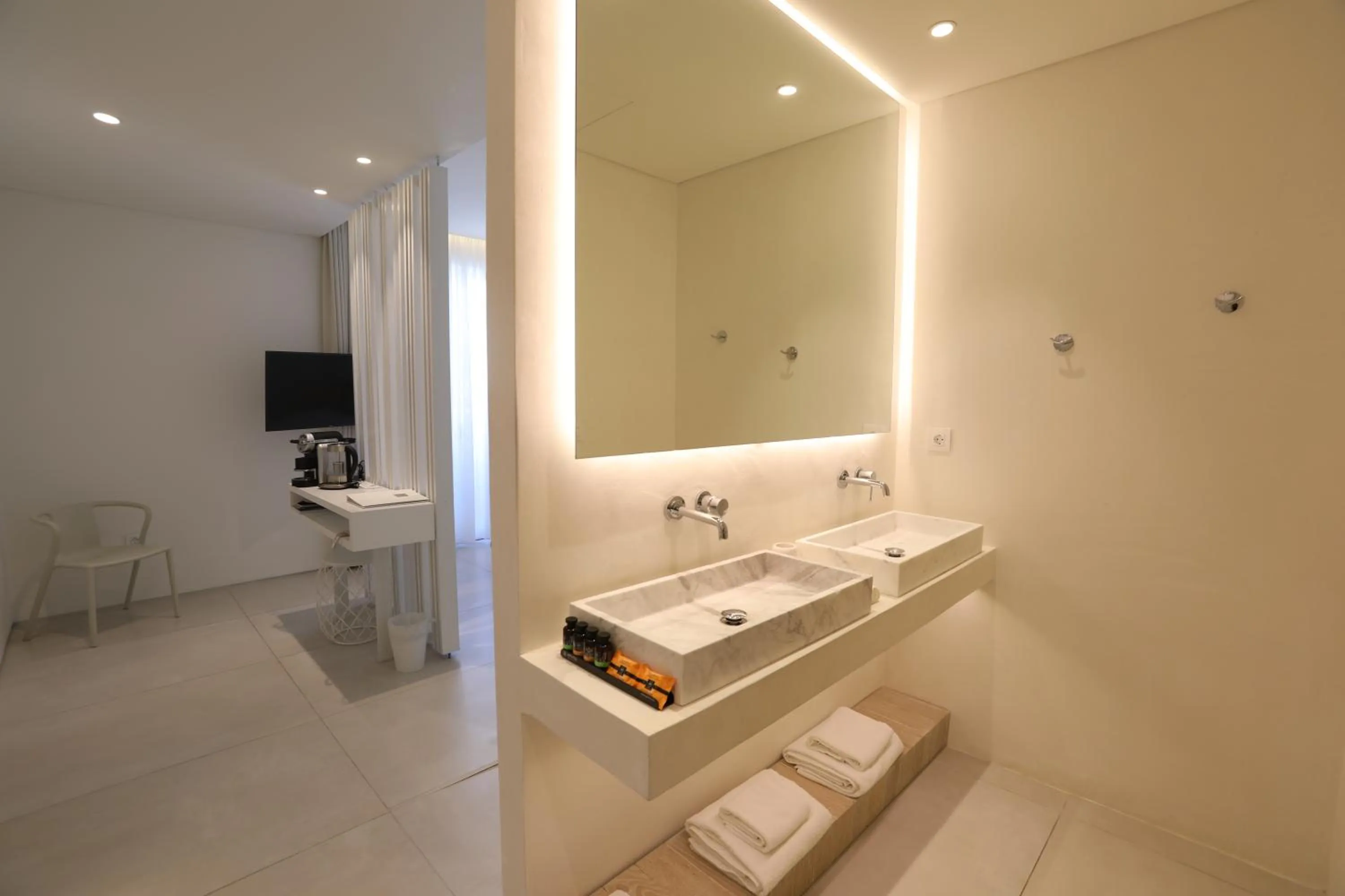 Toilet in Mykonos Dove Beachfront Hotel