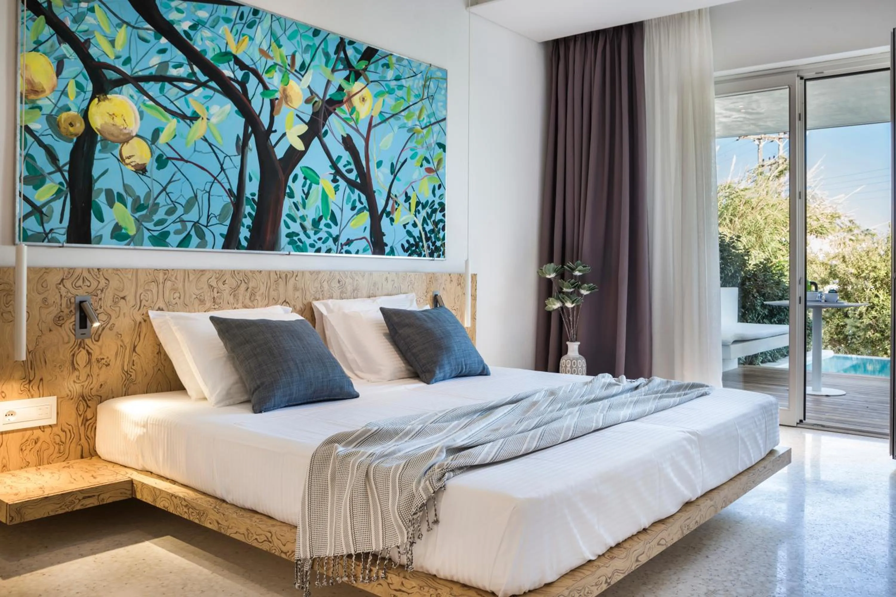 Balcony/Terrace, Bed in Mykonos Dove Beachfront Hotel