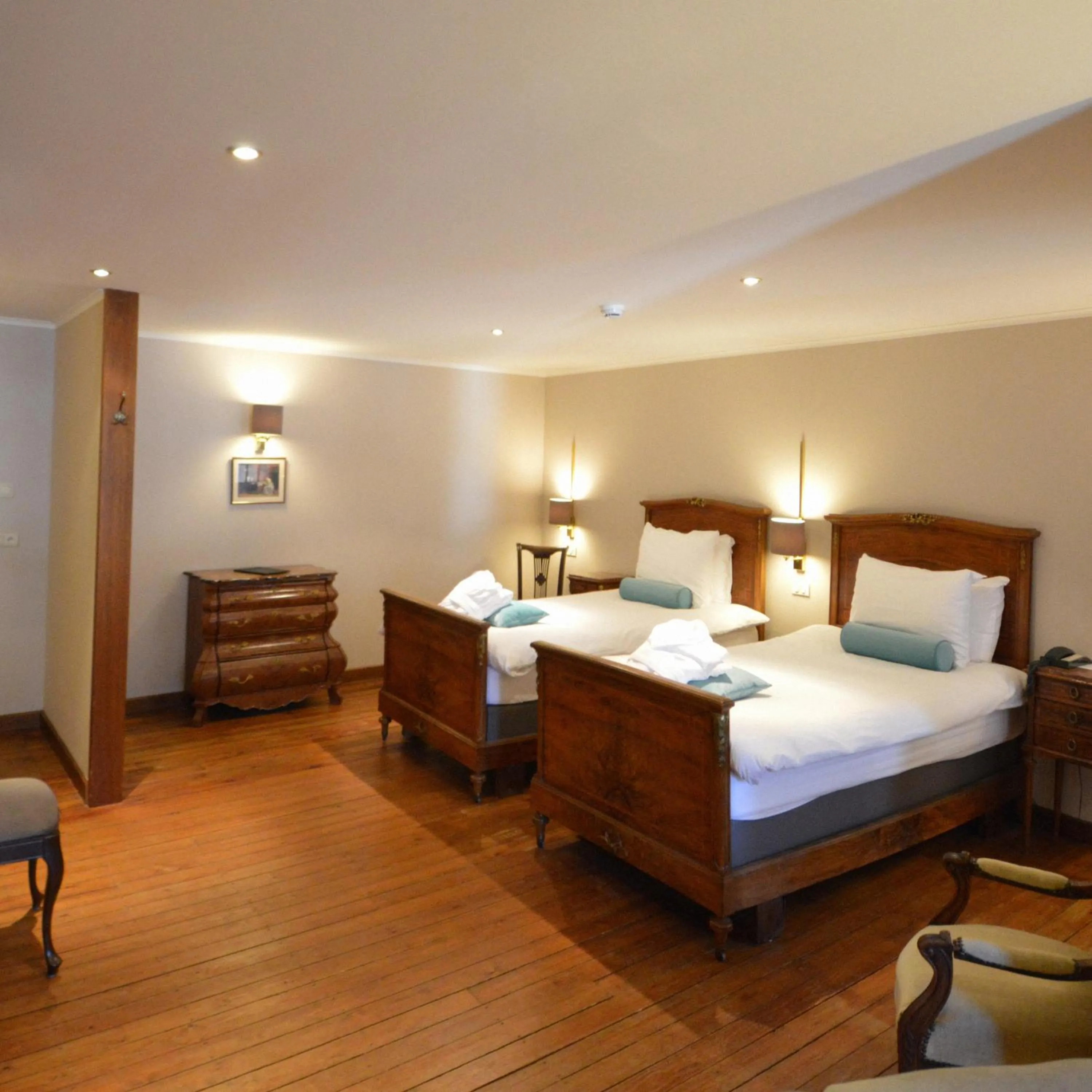 Bed in Hotel de la Poste - Relais de Napoleon III