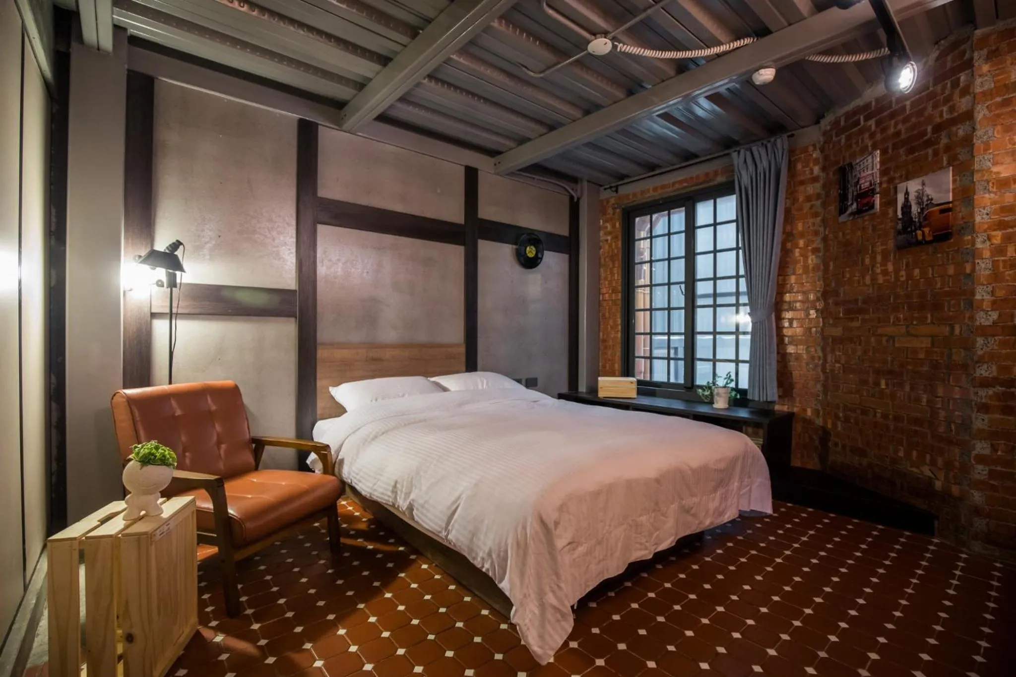 Photo of the whole room, Bed in The Brick