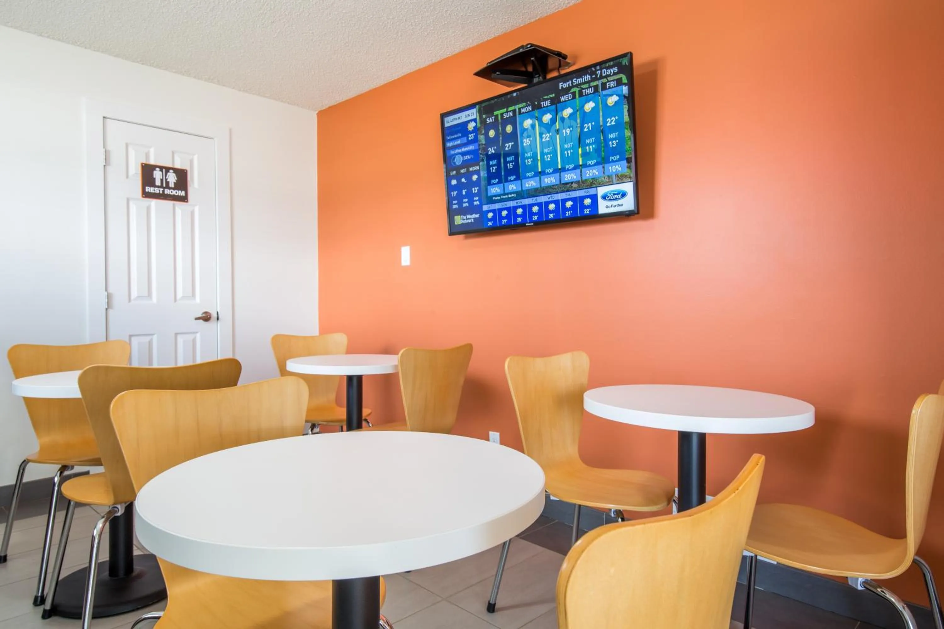 Restaurant/places to eat in Motel 6-Fort Nelson, BC