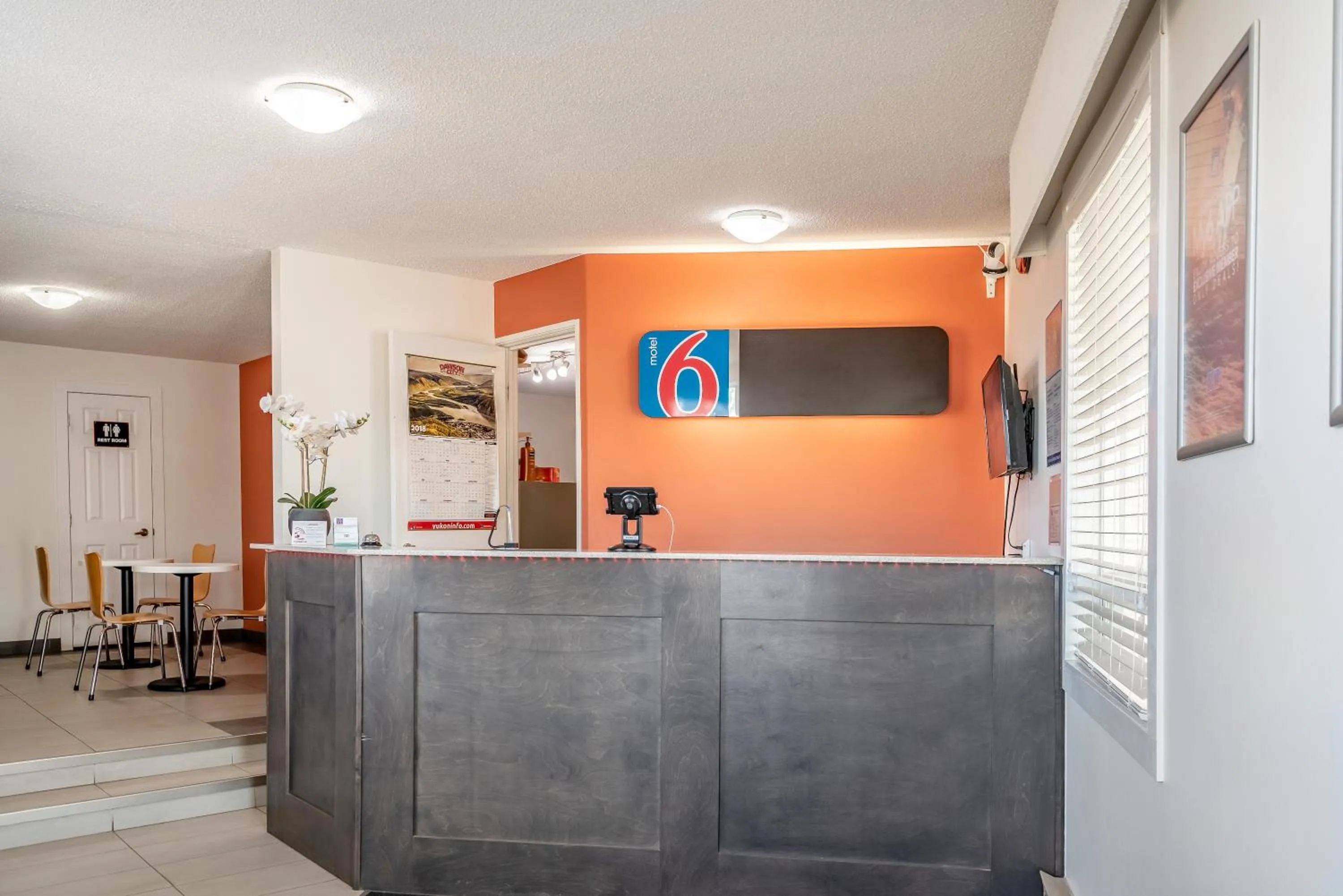 Lobby or reception in Motel 6-Fort Nelson, BC
