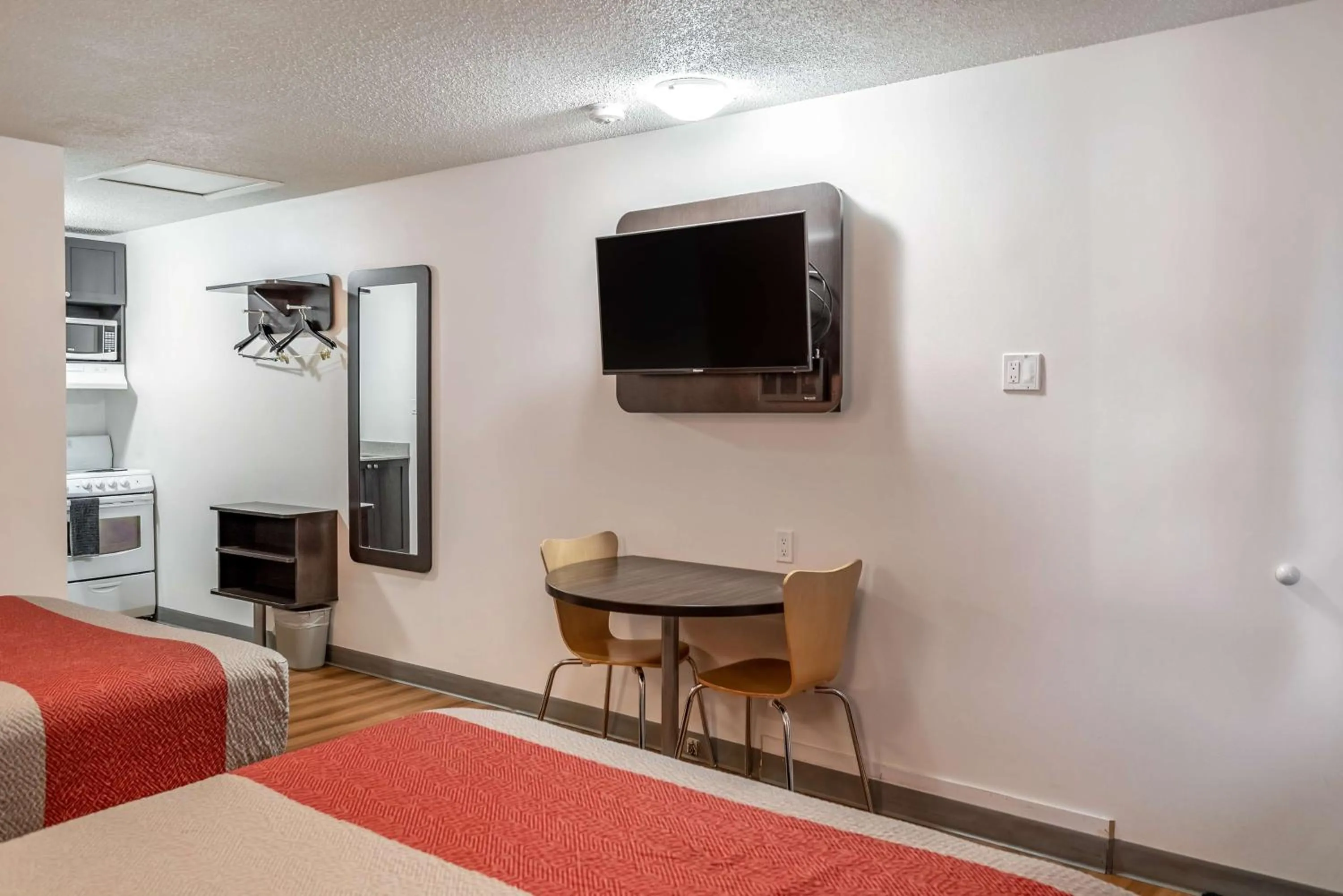 TV and multimedia, Bed in Motel 6-Fort Nelson, BC