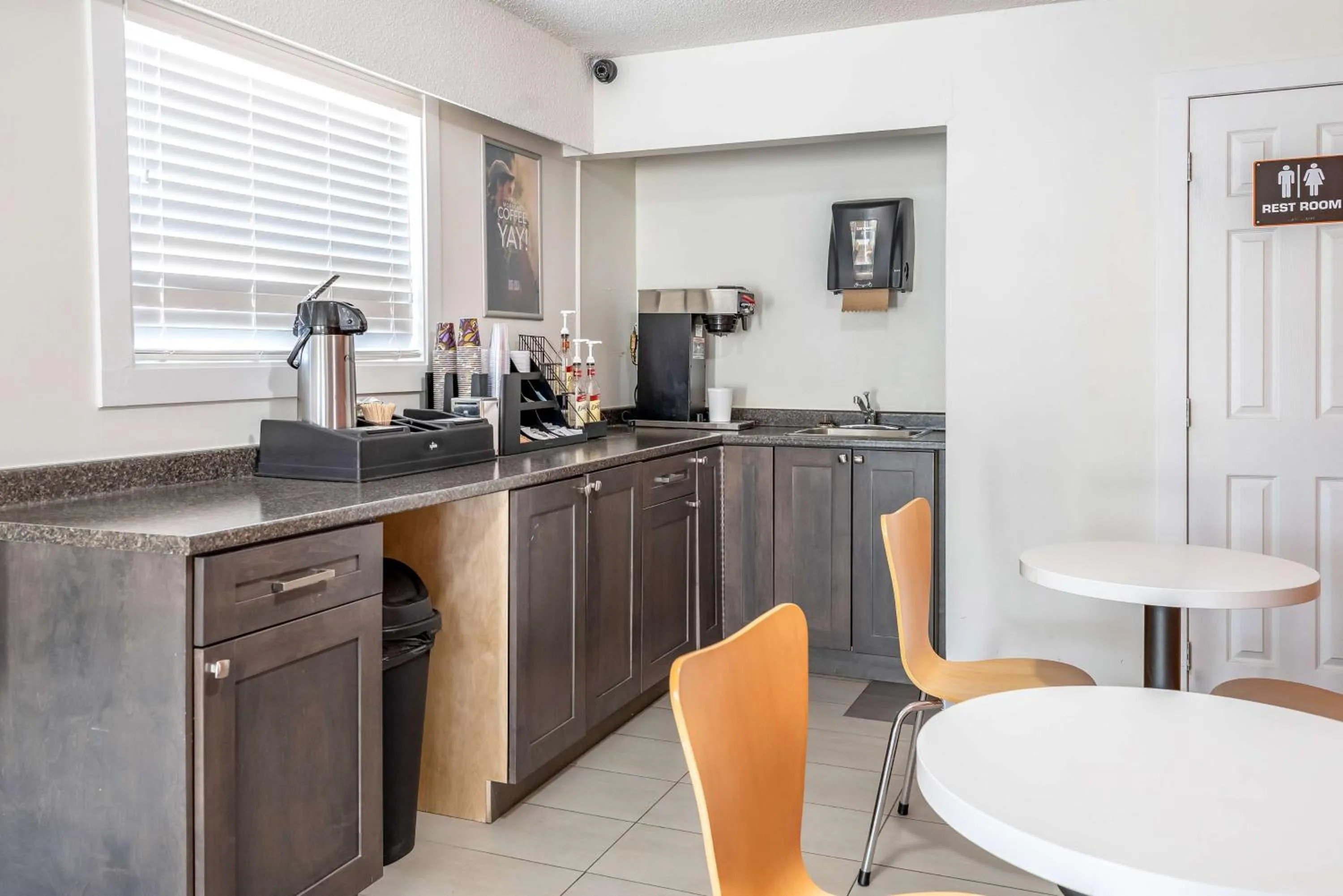 Coffee/tea facilities in Motel 6-Fort Nelson, BC
