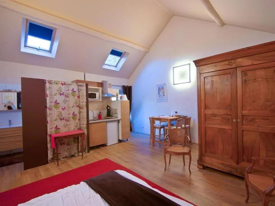 Bedroom, Bed in Les Temps Perdus