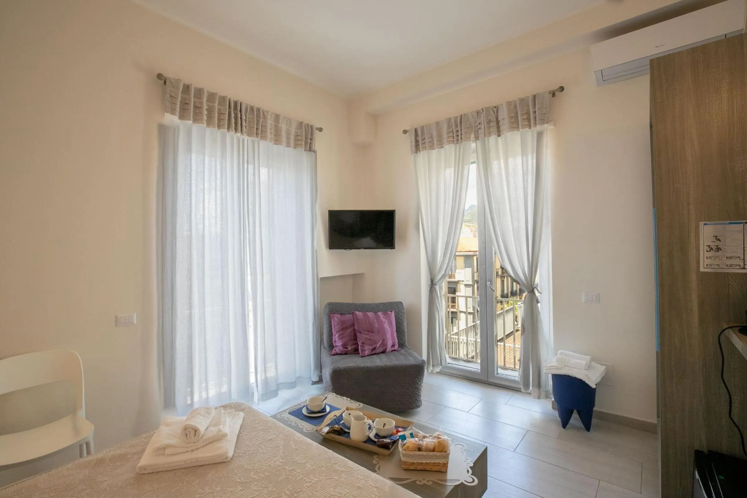 Italian breakfast, Bed in Residenza Eleonora