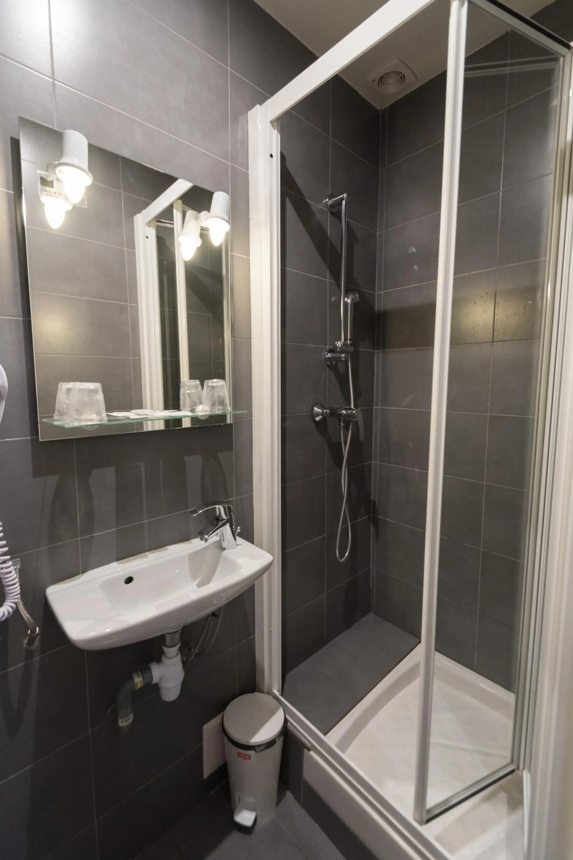 Bathroom in Hôtel De La Gare