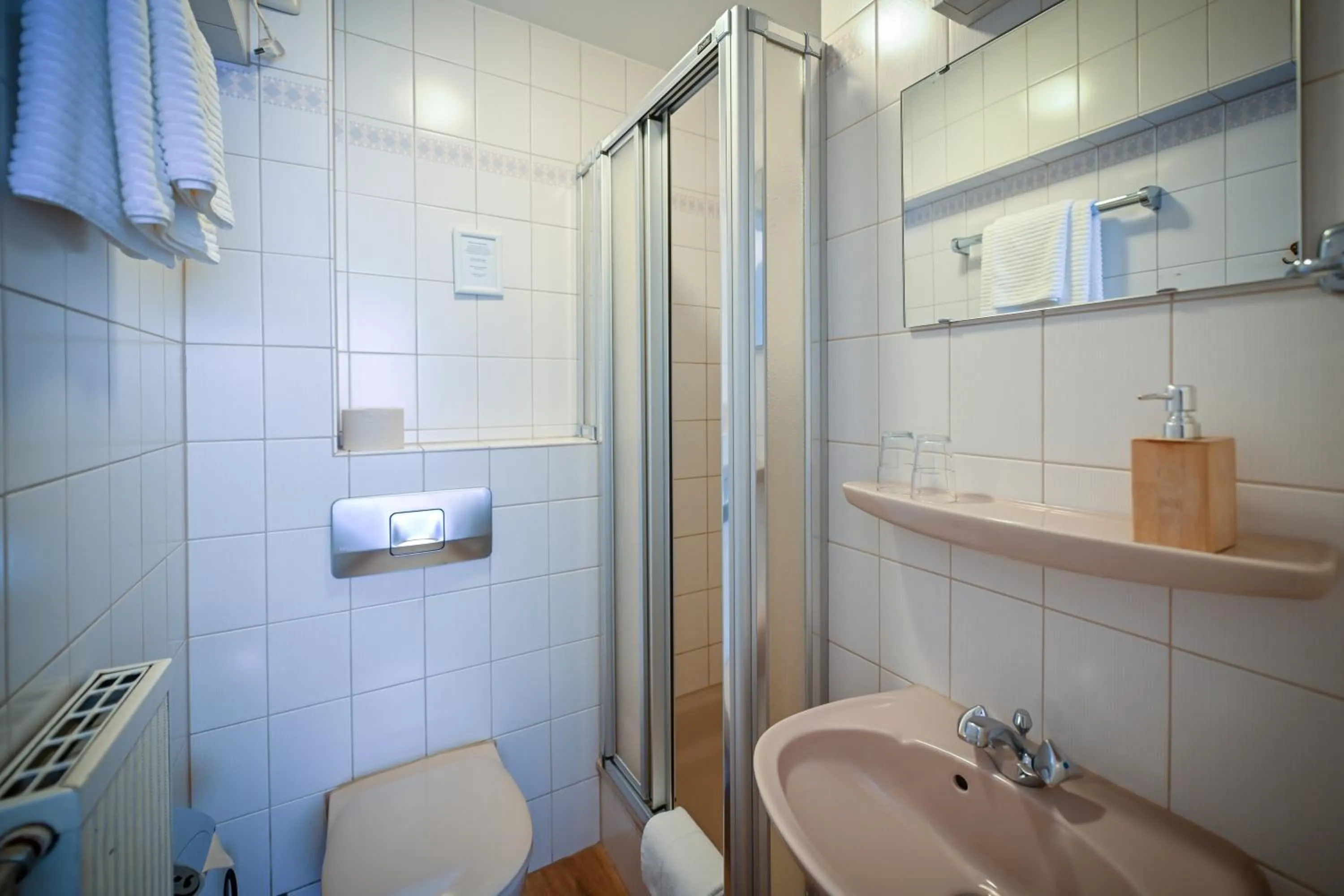 Shower in Hotel Mainblick Garni