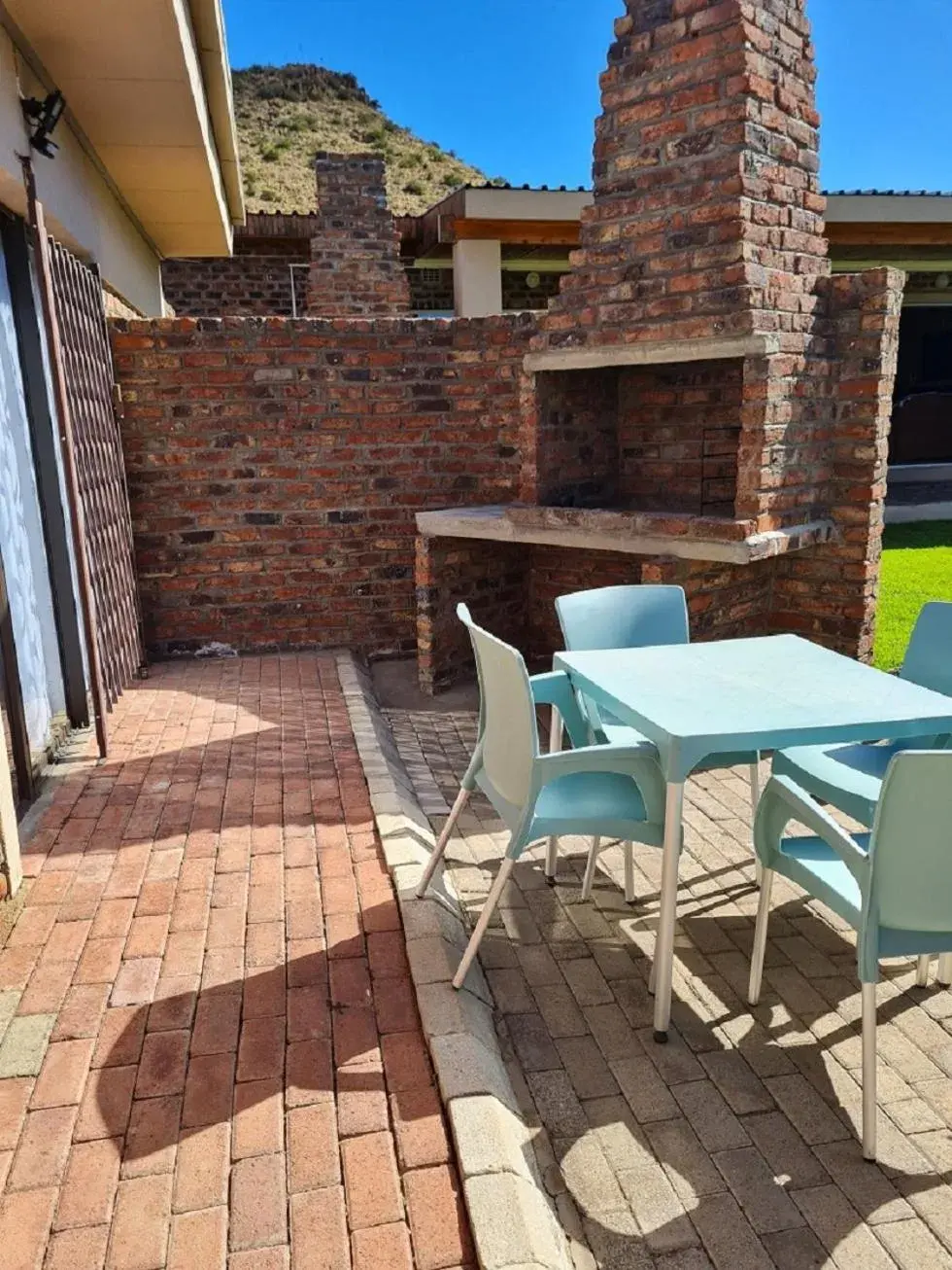 Deluxe King Room - single occupancy in Skietberg Lodge Deluxe King Room - single occupancy in Skietberg Lodge