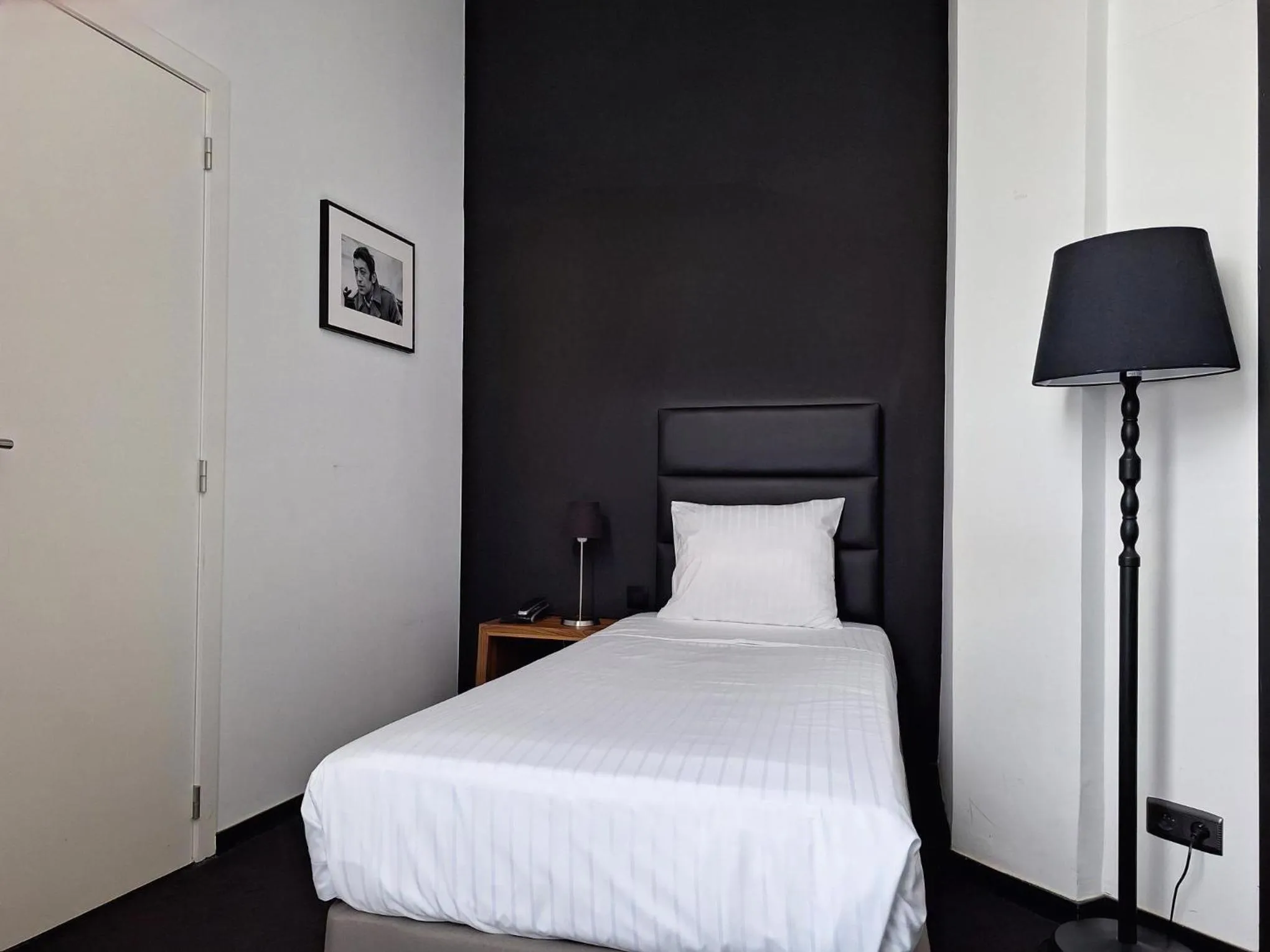 Bed in Hotel St James