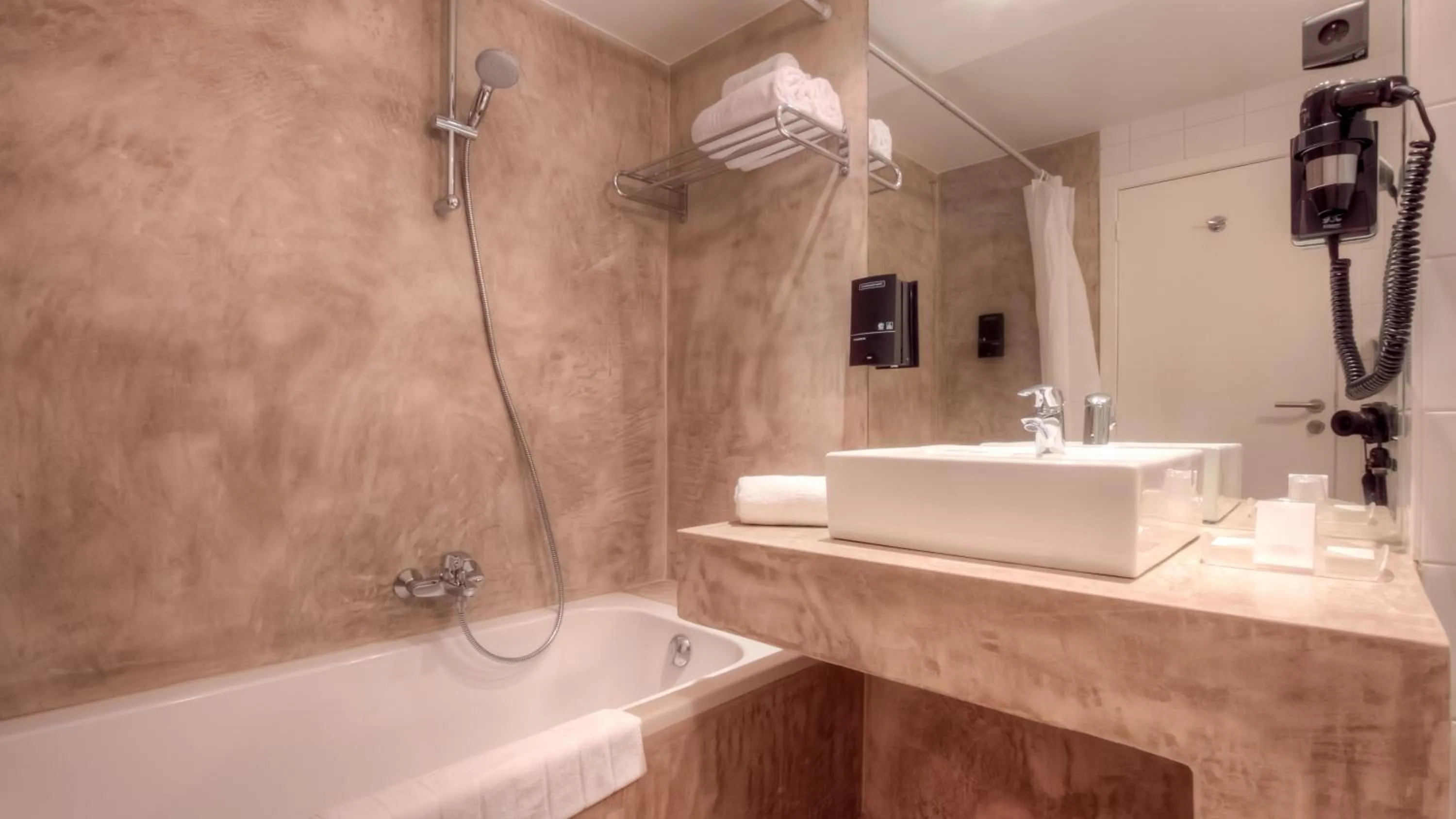 Bathroom in Hotel St James