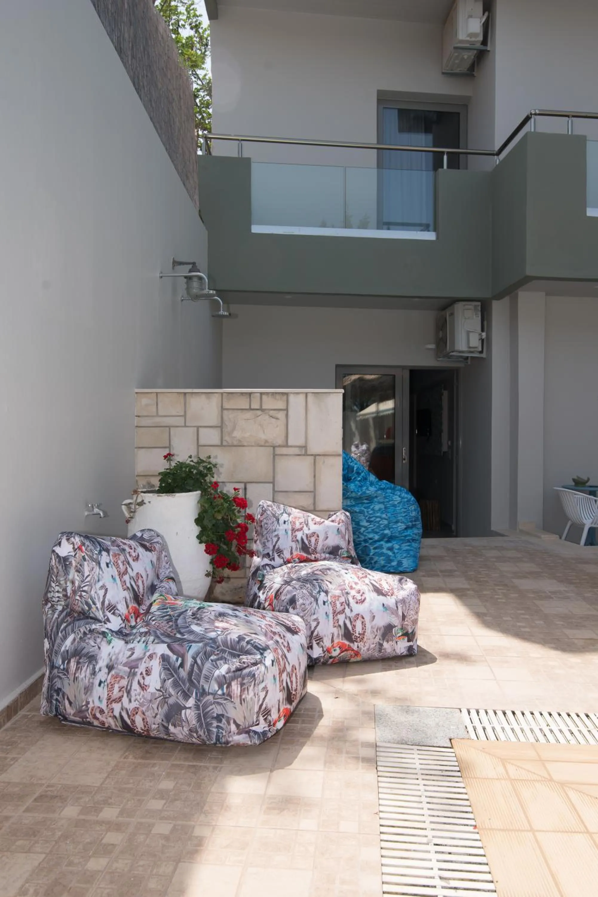 Swimming pool in Sunshine Boutique Hotel by Estia