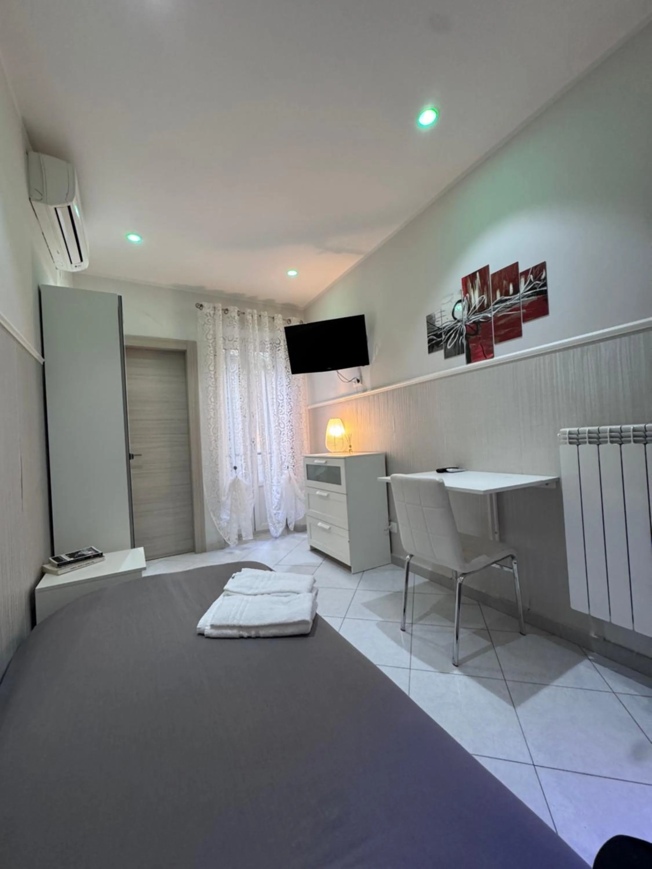 Photo of the whole room, Bed in B&b La Ferrovia