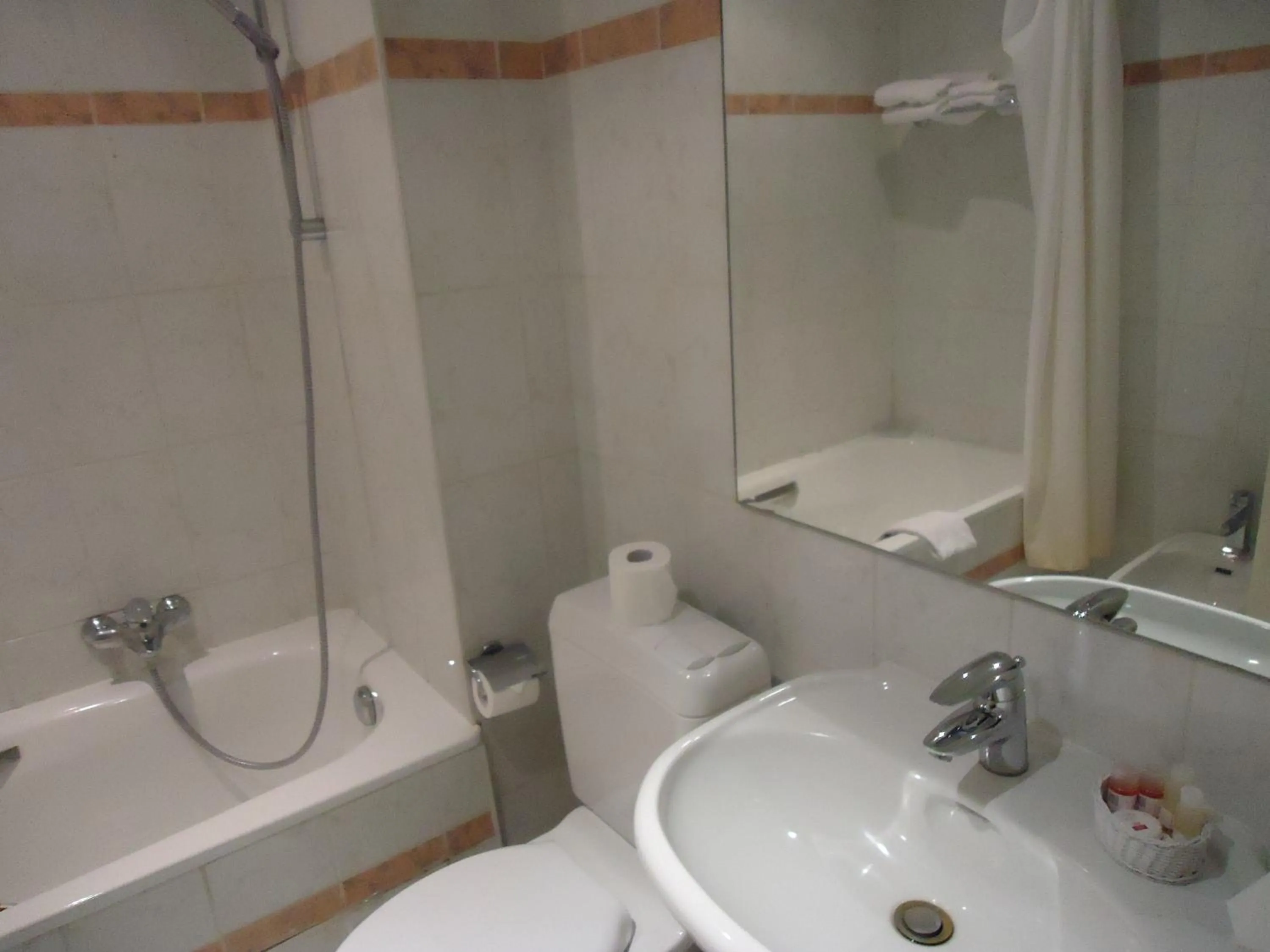 Bathroom in Résidence-Hotel Le Quinze Grand Place Brussels