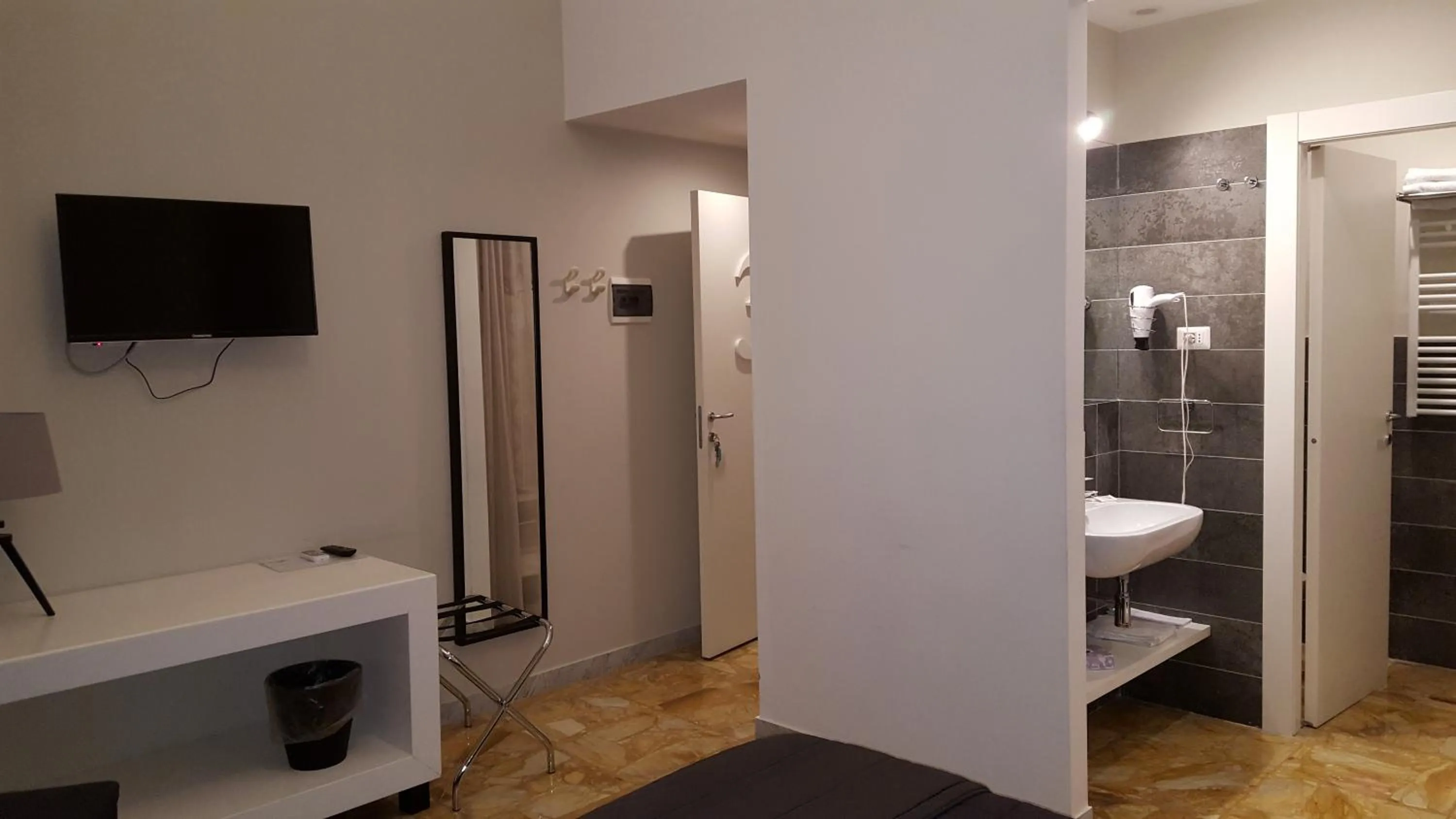 Photo of the whole room in B&B Rettifilo