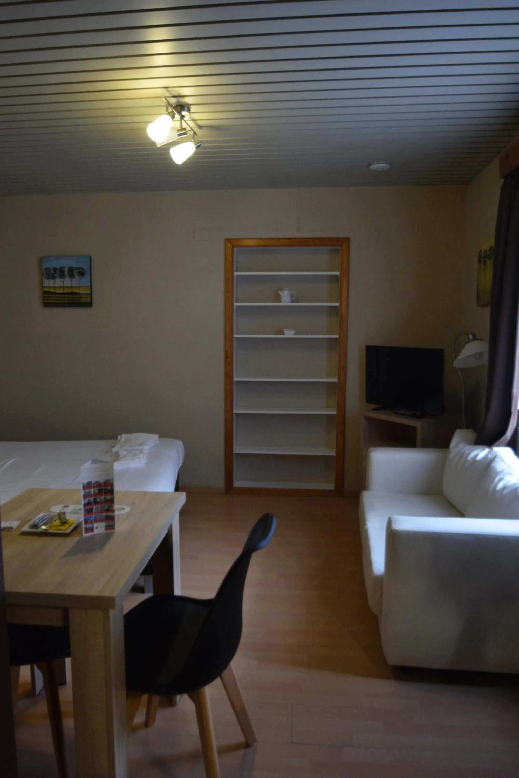 Seating area, Bed in Condo Gardens Leuven